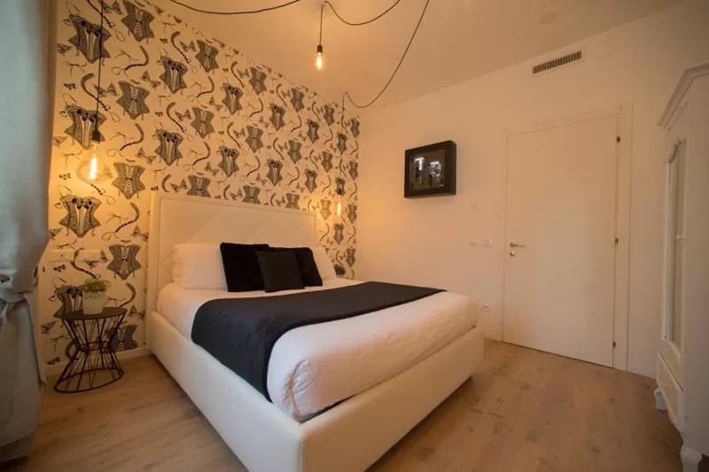 Nearby landmark, Bed in Lainez Rooms & Suites