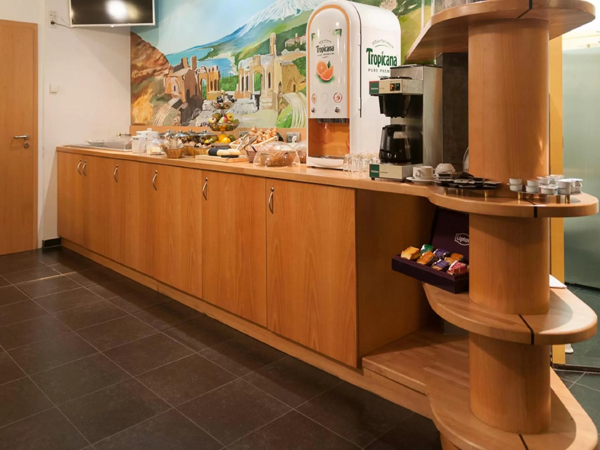 Food in Hotel Tristar