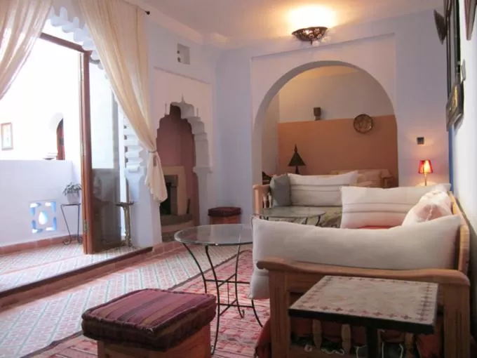 Communal lounge/ TV room, Bed in Hôtel Ras El Maa