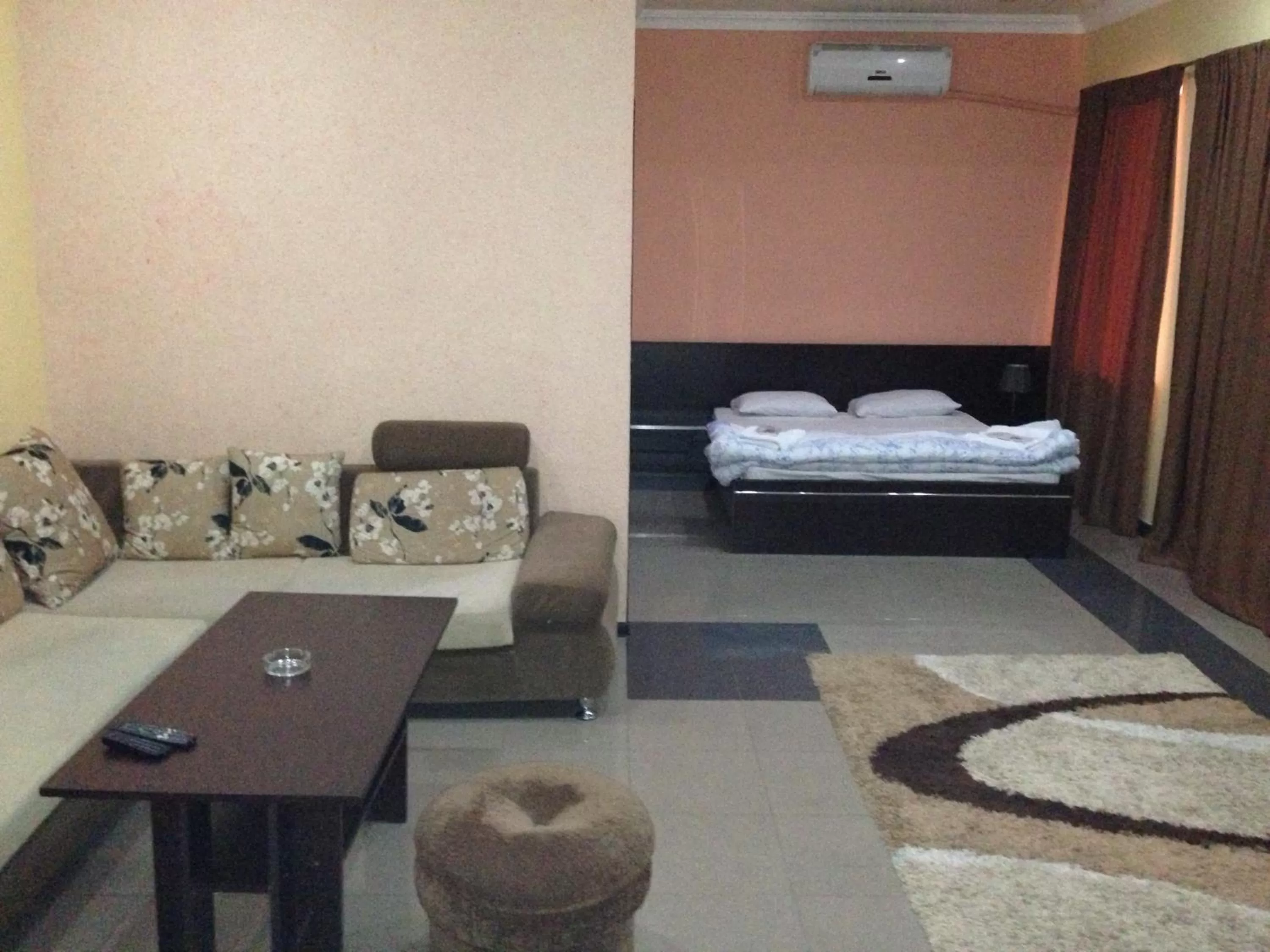 Photo of the whole room, Bed in Villa 29