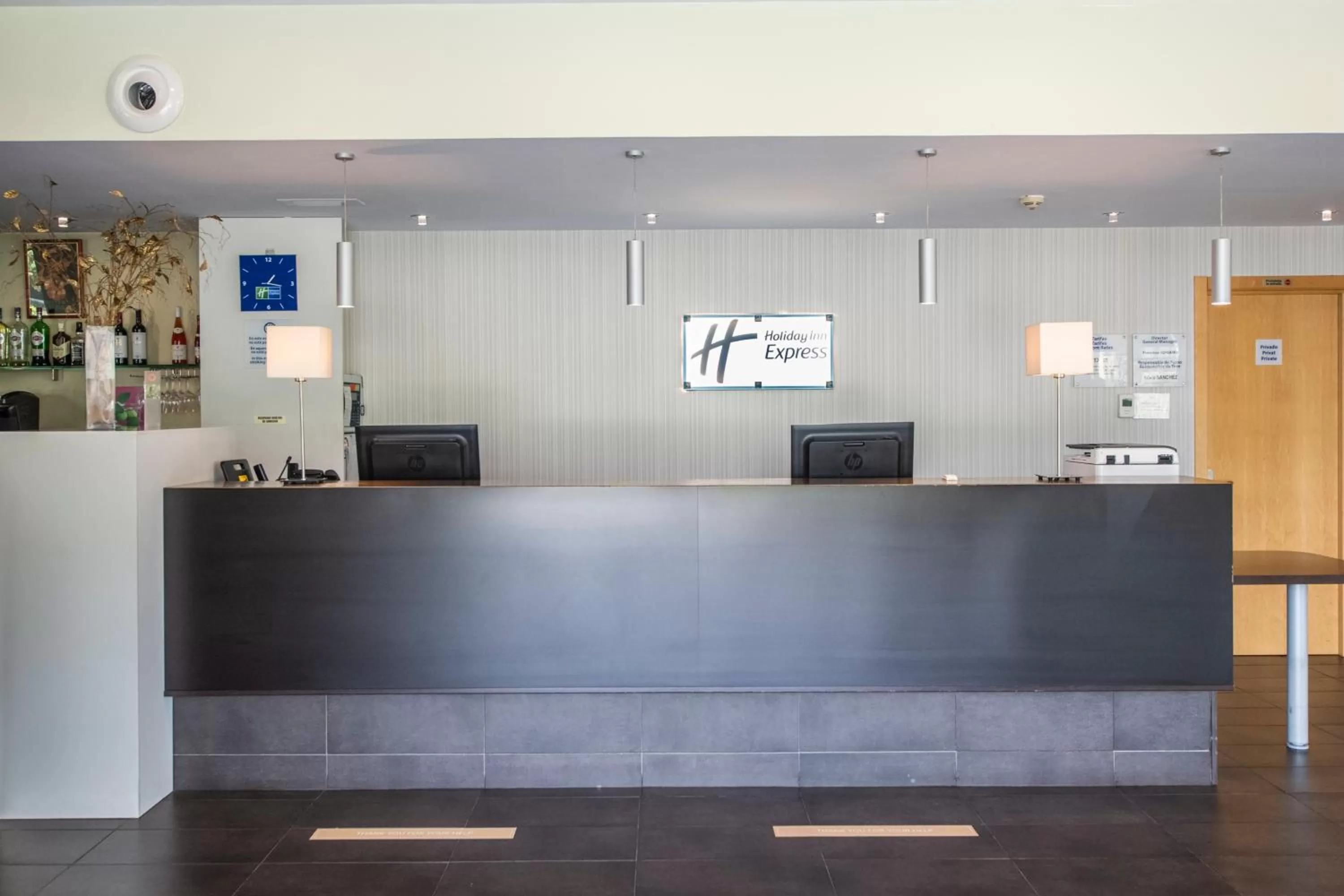 Lobby or reception in Holiday Inn Express Sant Cugat by IHG