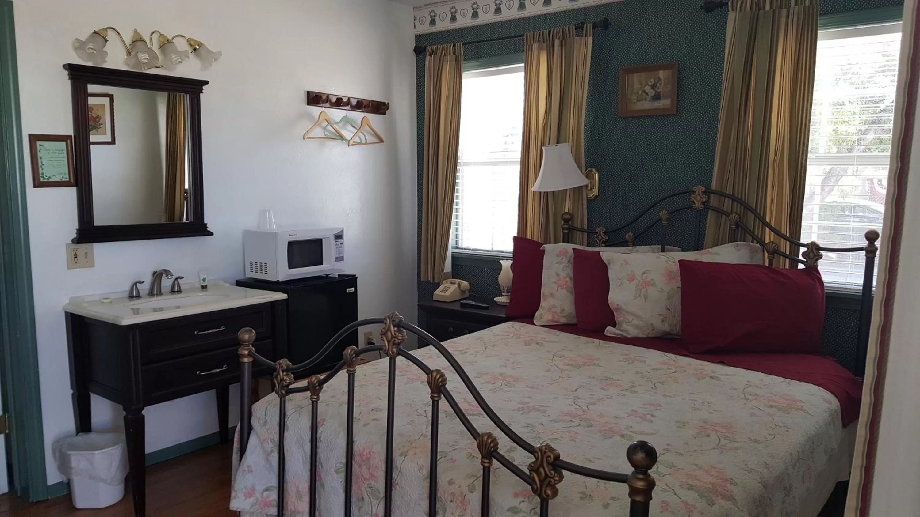 Restaurant/places to eat in Canyon Country Inn