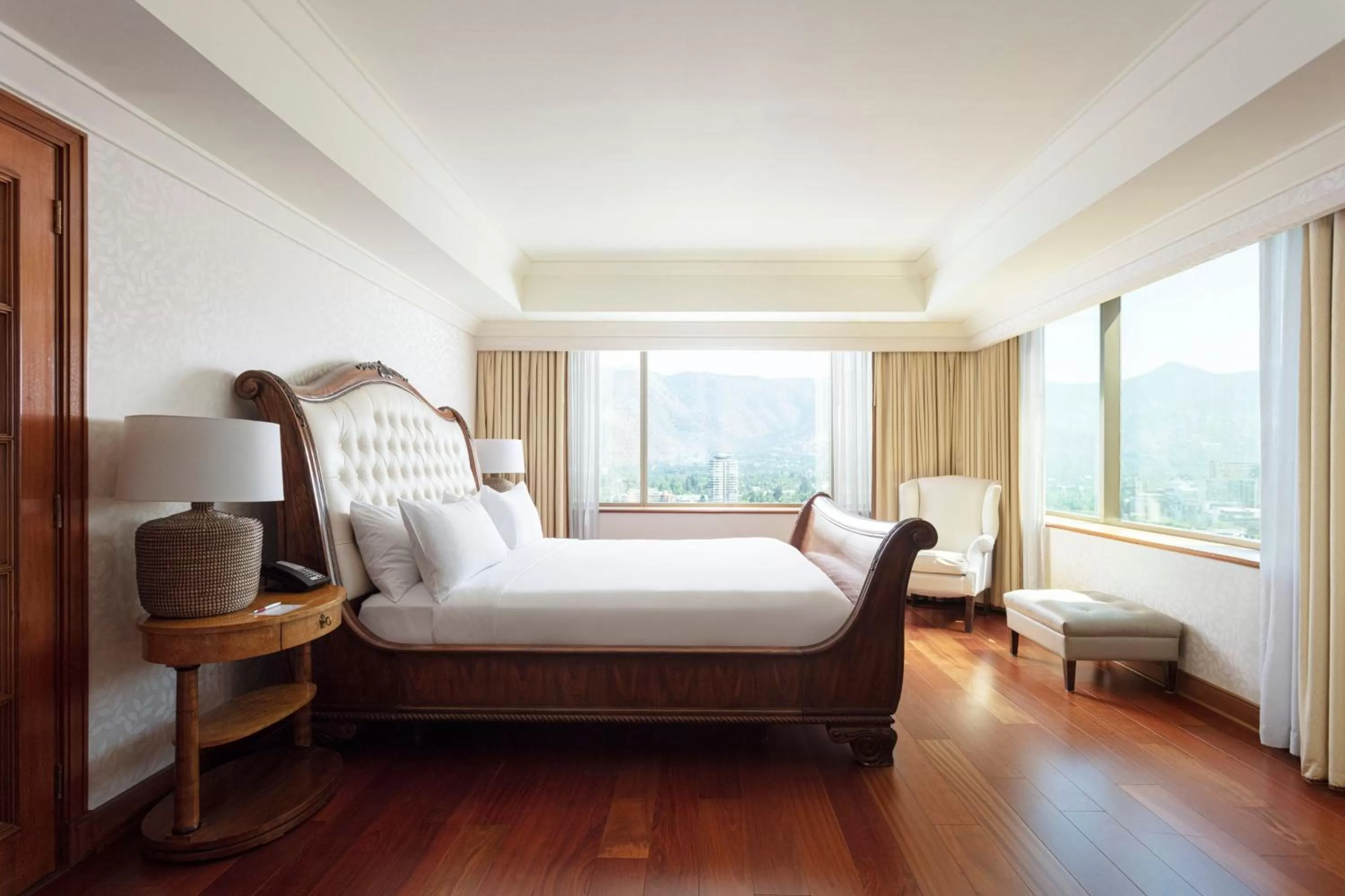 Photo of the whole room, Bed in Santiago Marriott Hotel