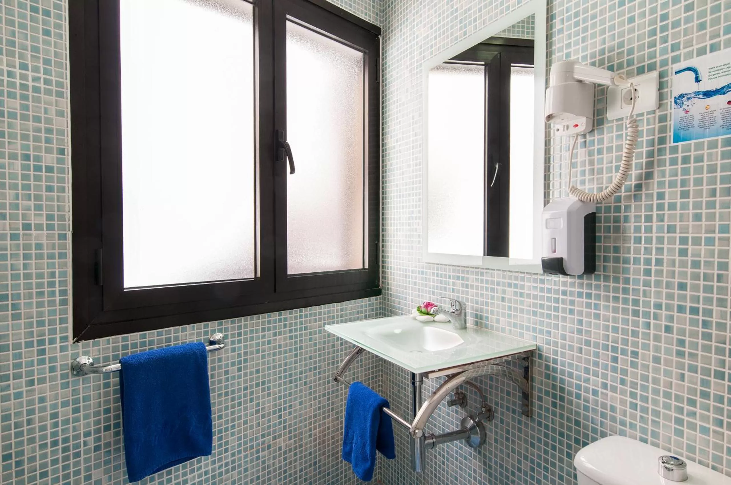 Bathroom in Hotel Apartamento Bajamar