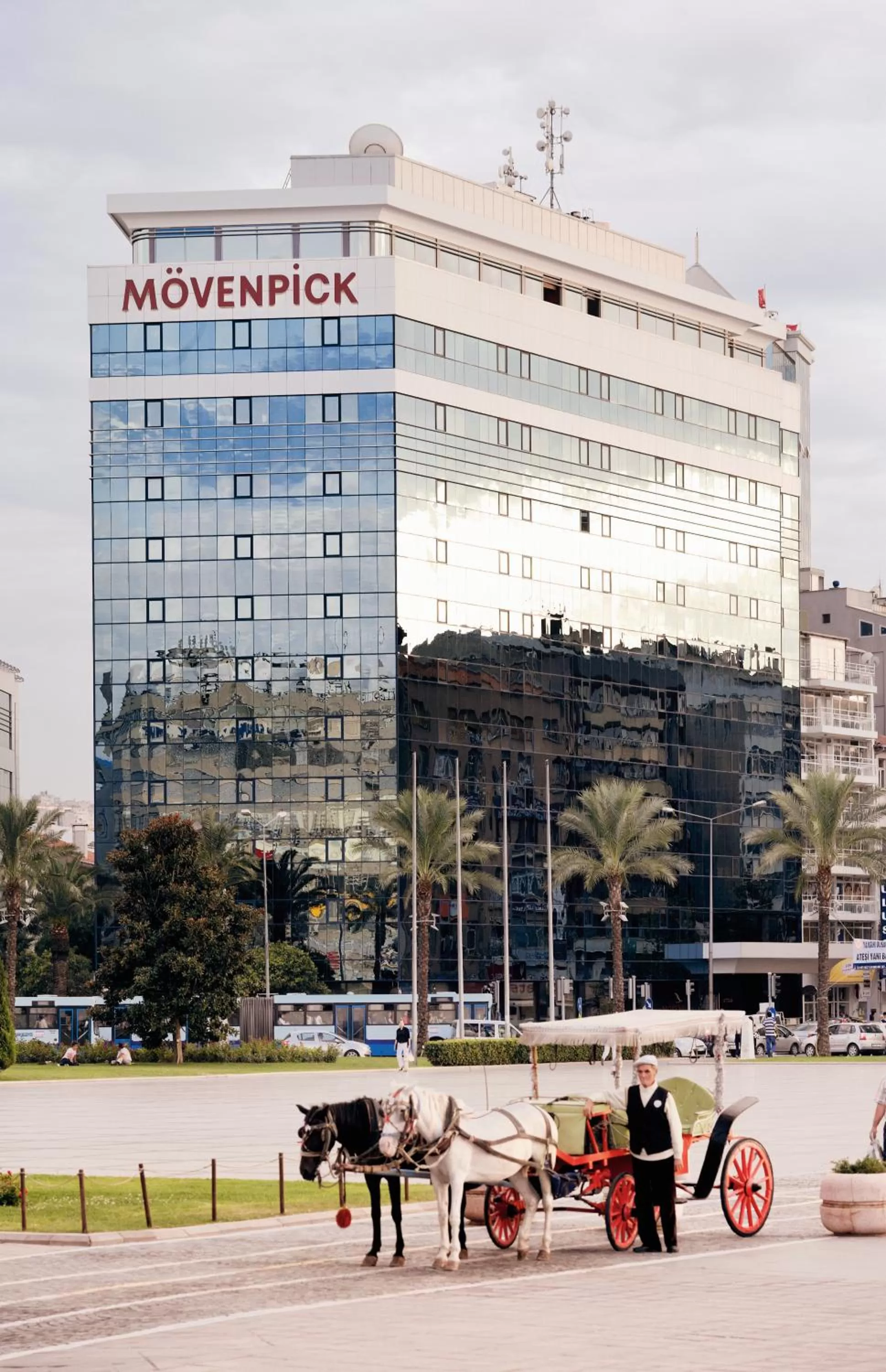 Facade/entrance in Mövenpick Hotel Izmir