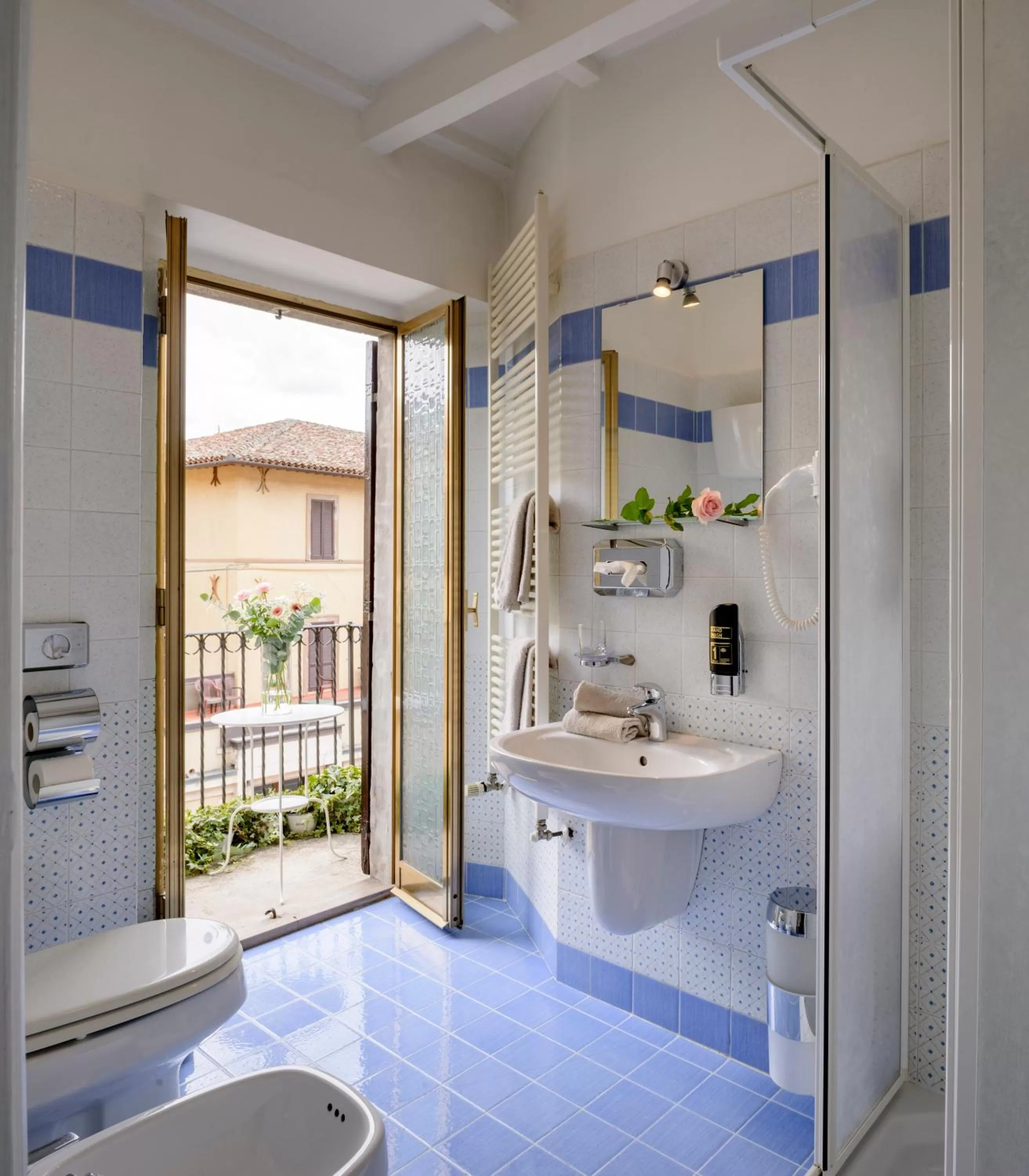Toilet, Bathroom in Hotel San Francesco e il lupo