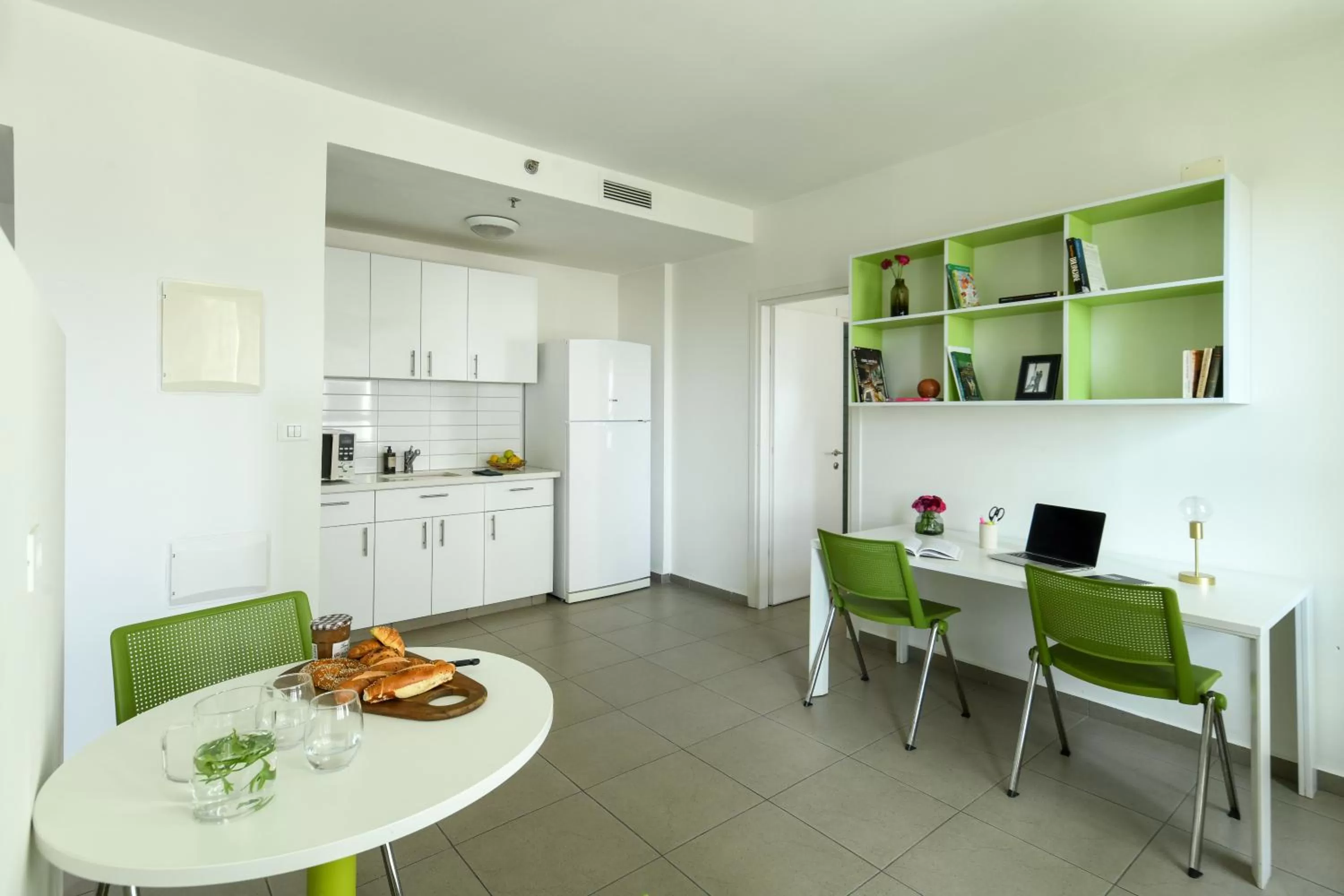 Coffee/tea facilities in דירות גני תערוכה - TLV university apartments near Expo by Sea N' Rent