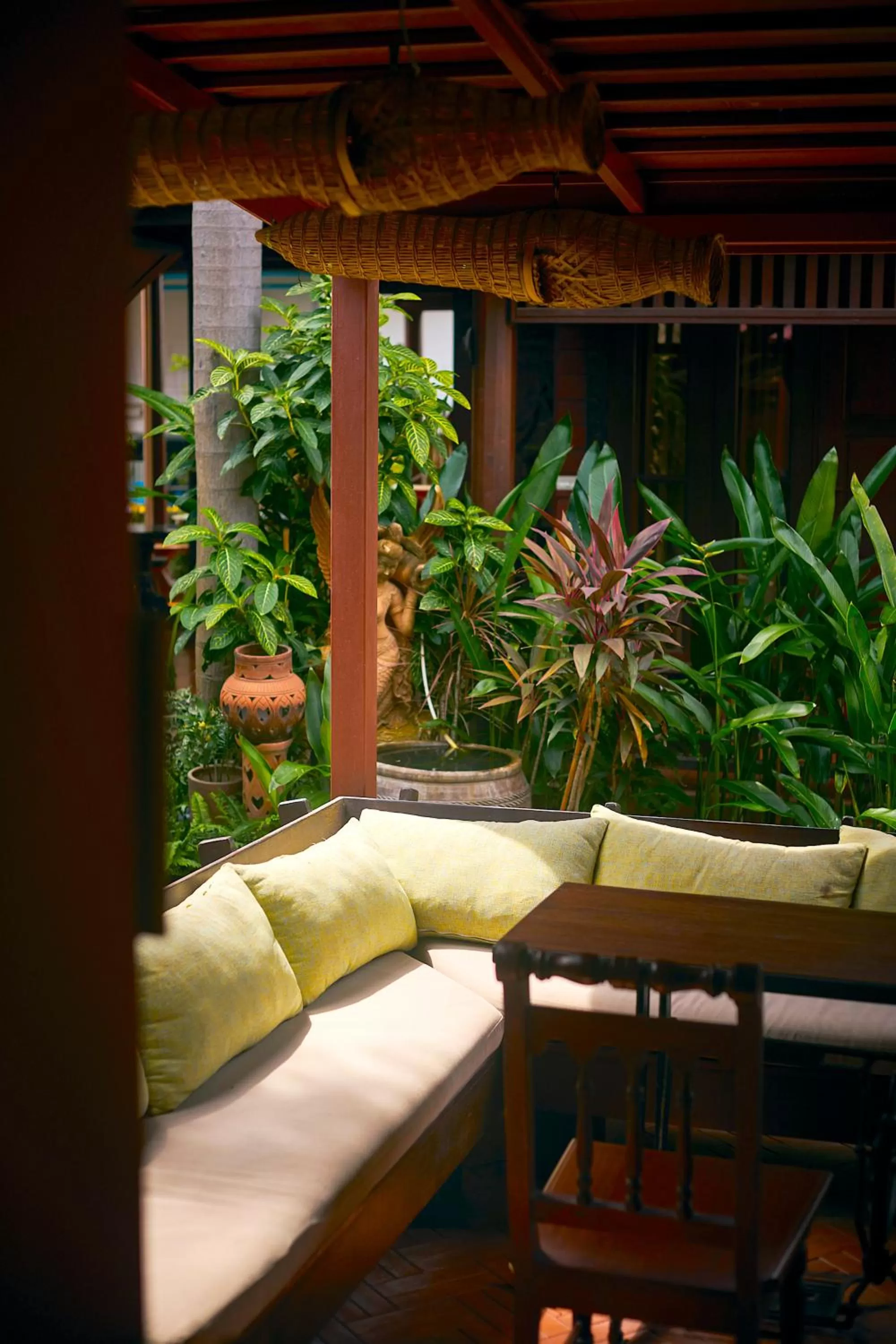 Restaurant/places to eat in Ruenkanok Thaihouse Resort