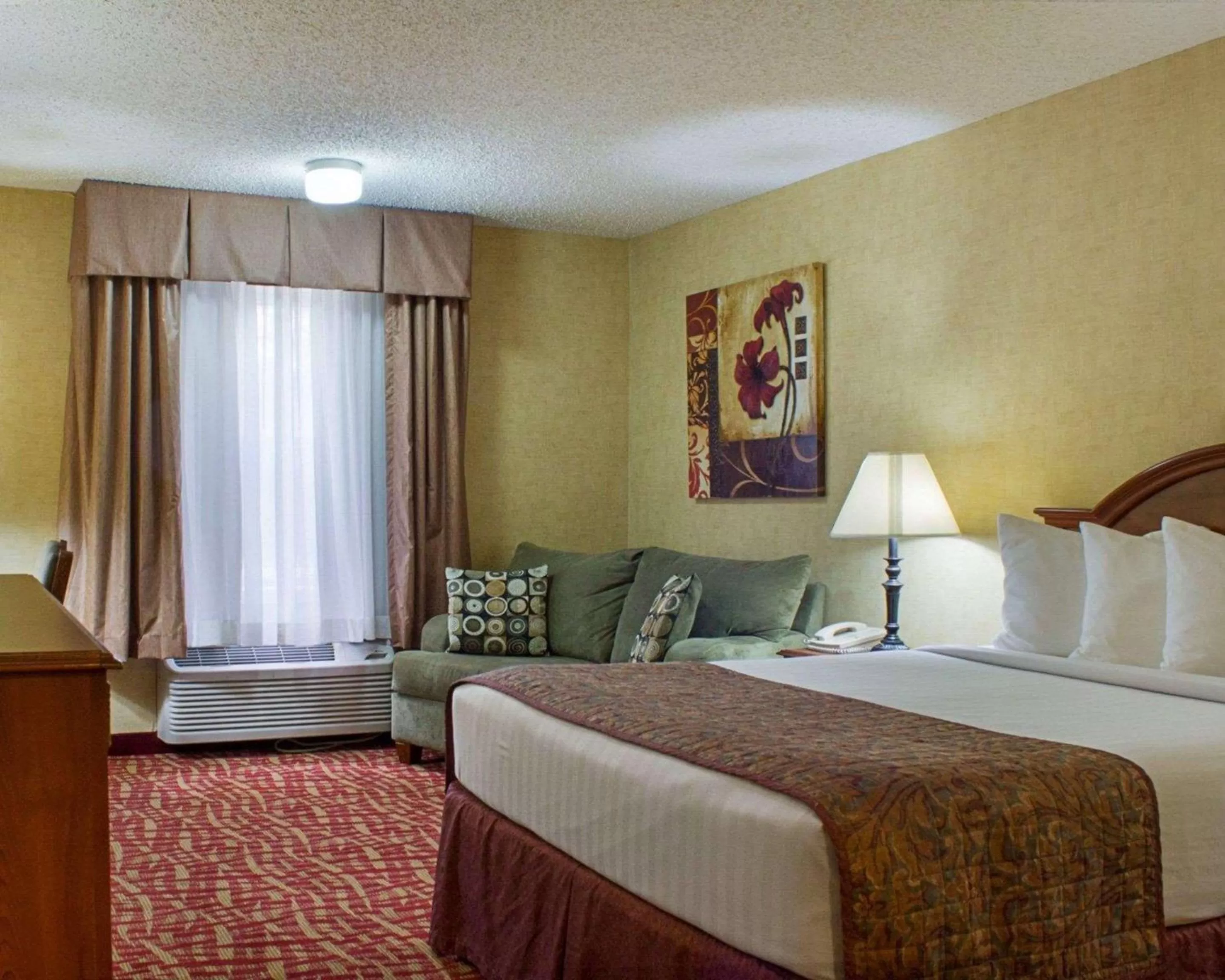 Photo of the whole room, Bed in Rodeway Inn Columbia Mall Loop