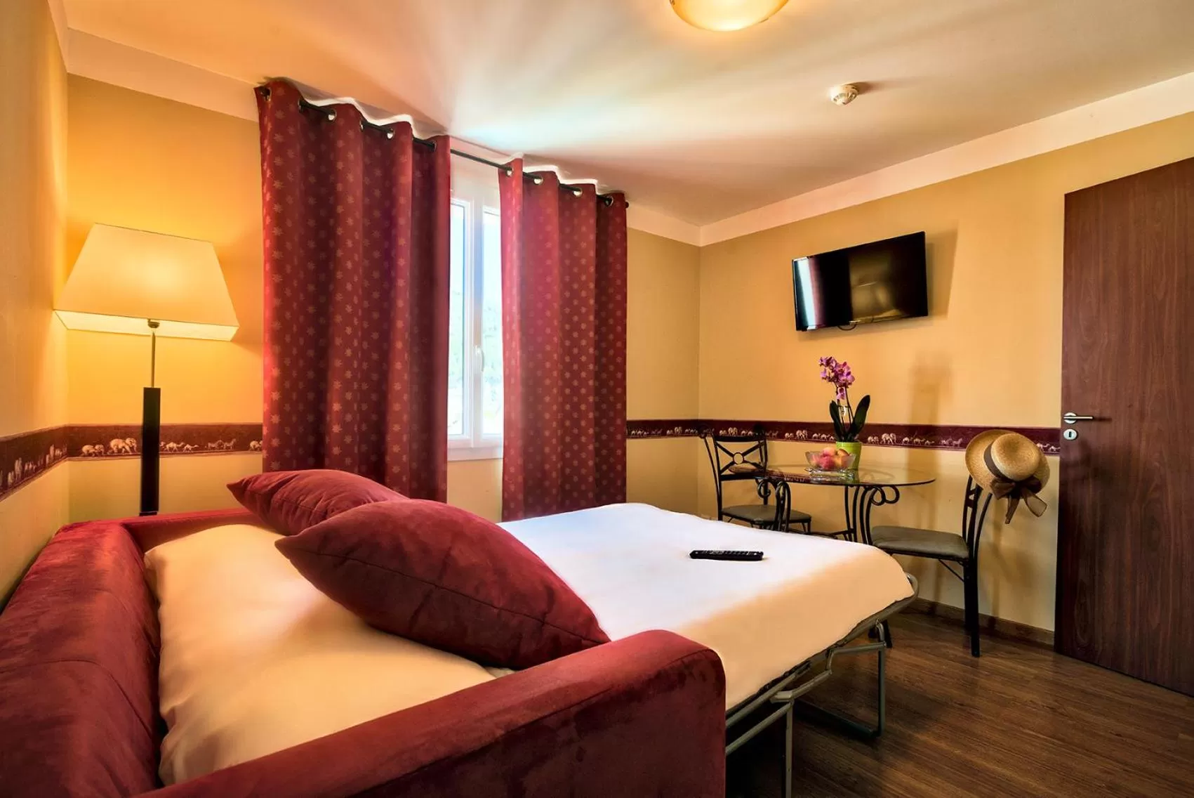 Photo of the whole room in Zenitude Hôtel-Résidences Les Jardins de Lourdes