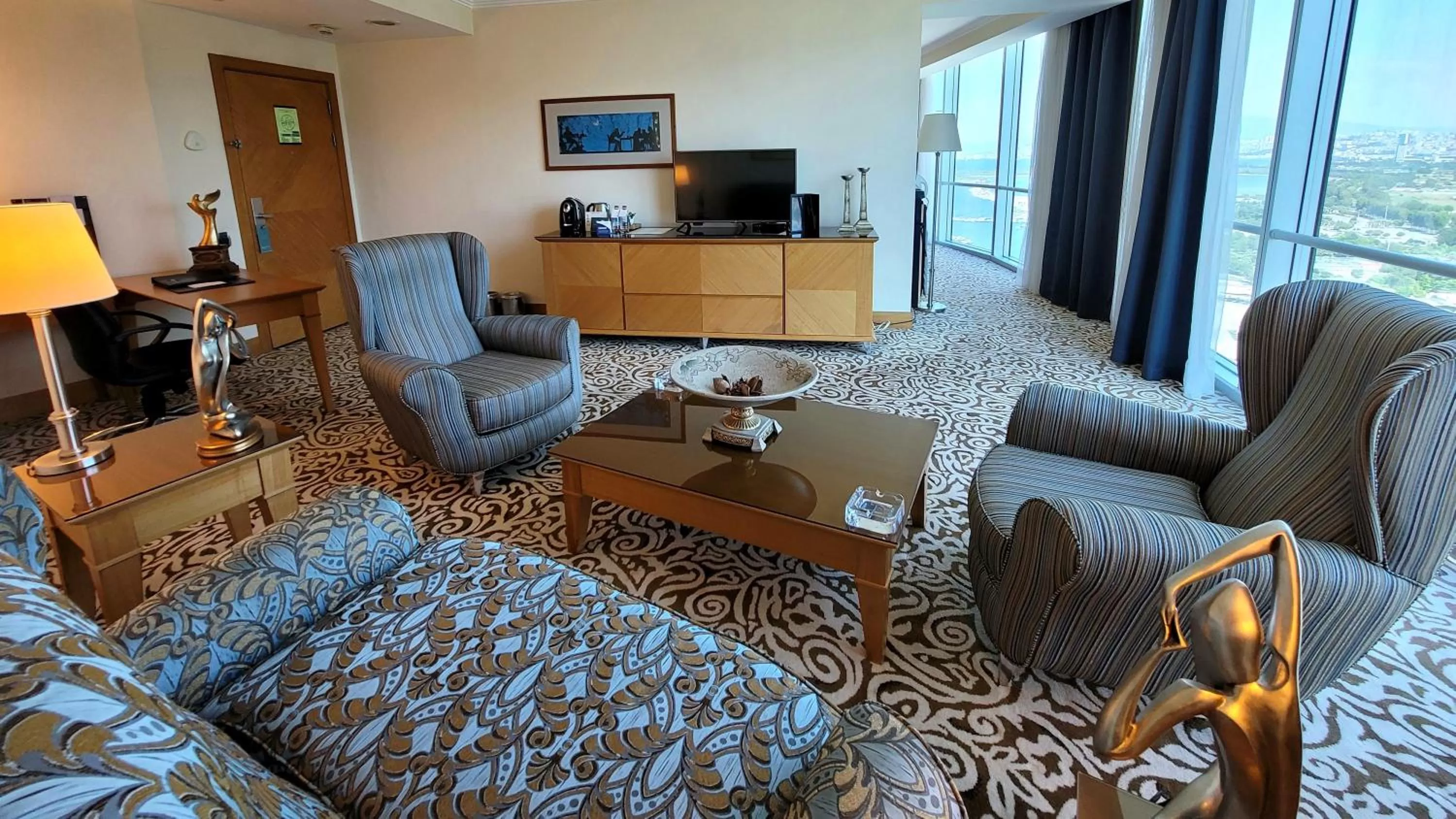 Photo of the whole room in Wyndham Grand Izmir Ozdilek Thermal & Spa