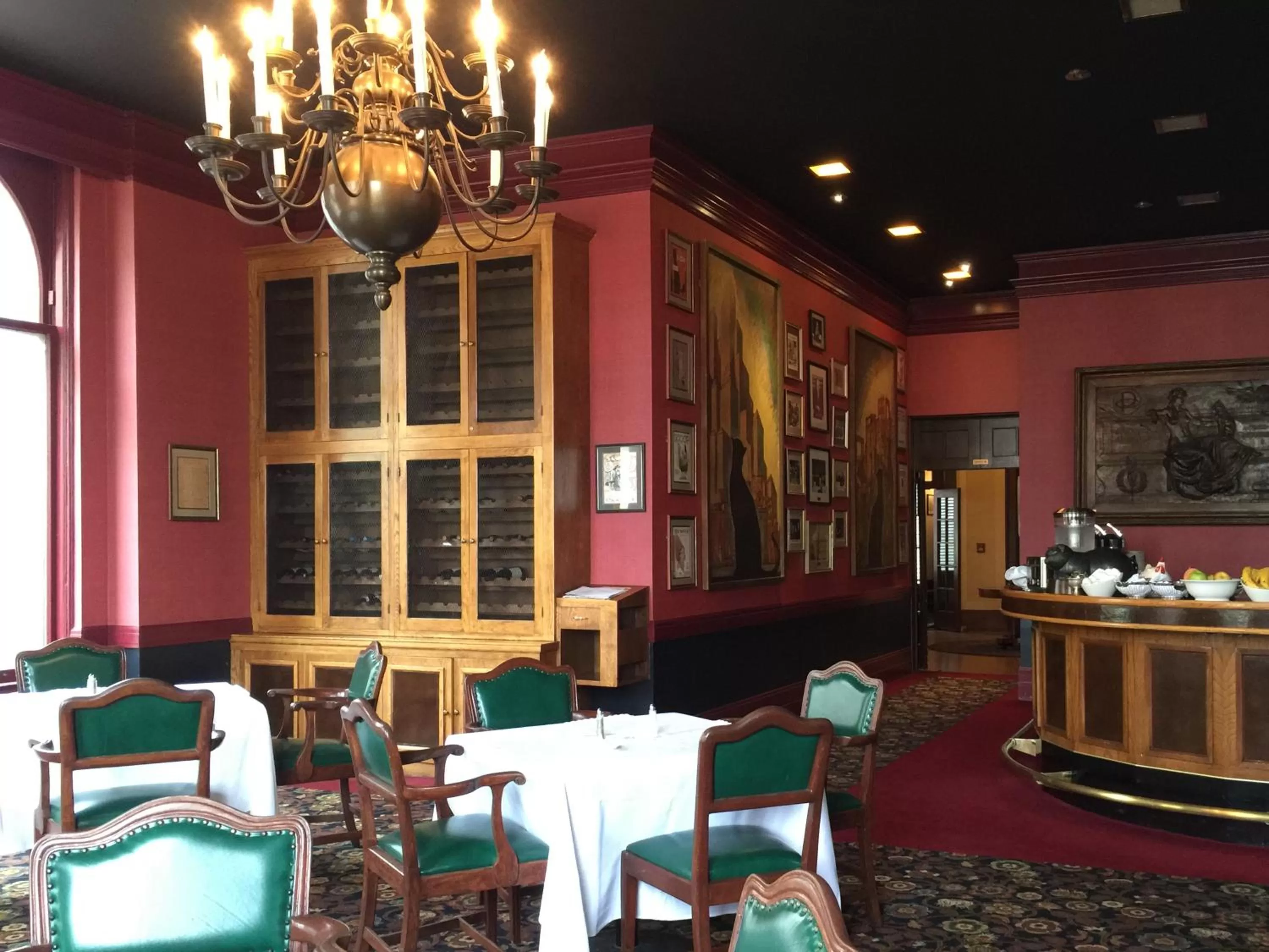 Restaurant/places to eat in University Club of San Francisco
