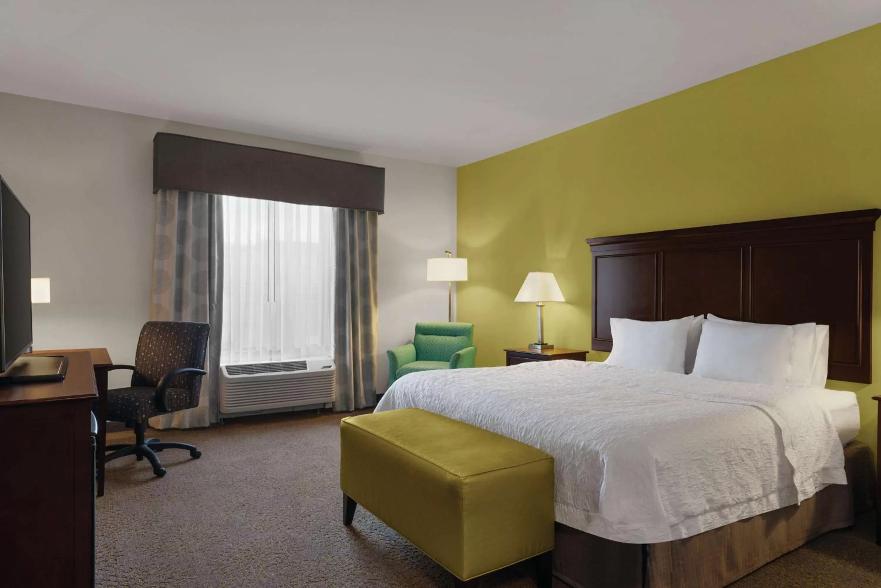 Bedroom, Bed in Hampton Inn & Suites Mishawaka/South Bend at Heritage Square