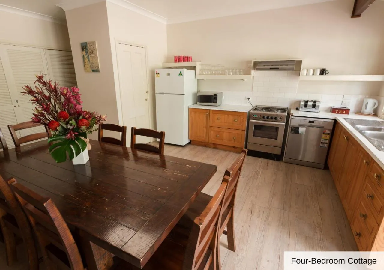 Four-Bedroom Cottage in Pokolbin Village Estate