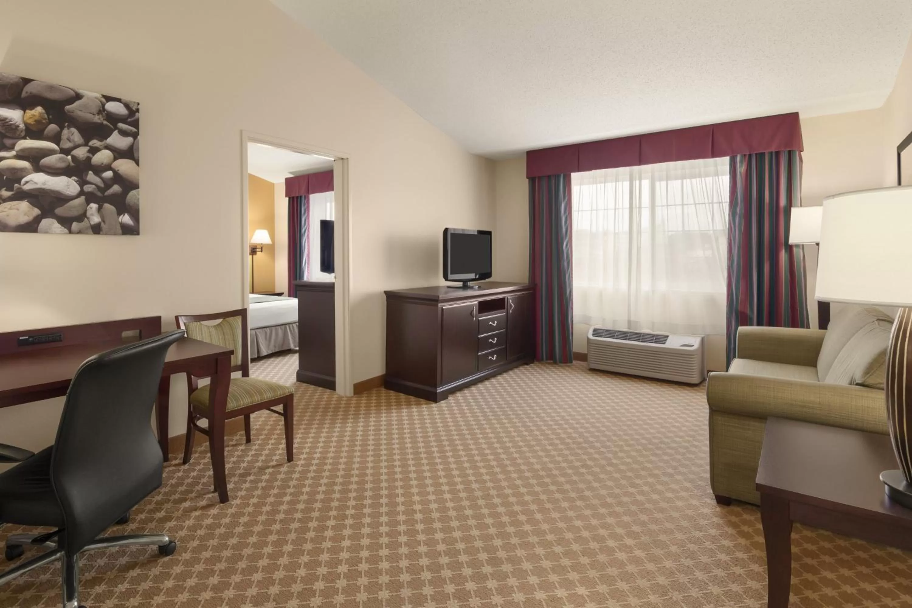 Living room in Country Inn & Suites by Radisson, Sioux Falls, SD