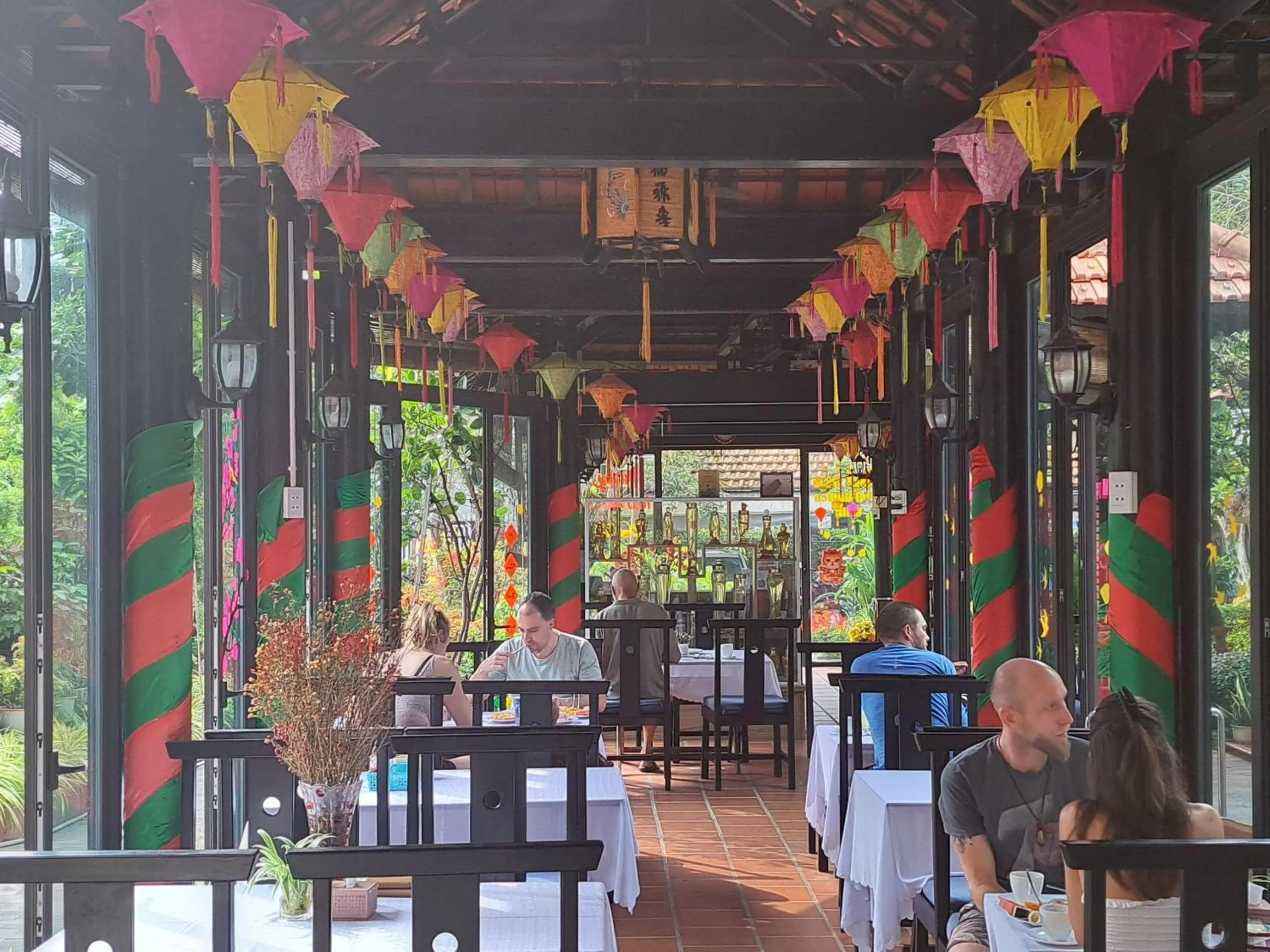 Restaurant/places to eat in Betel Garden Villa