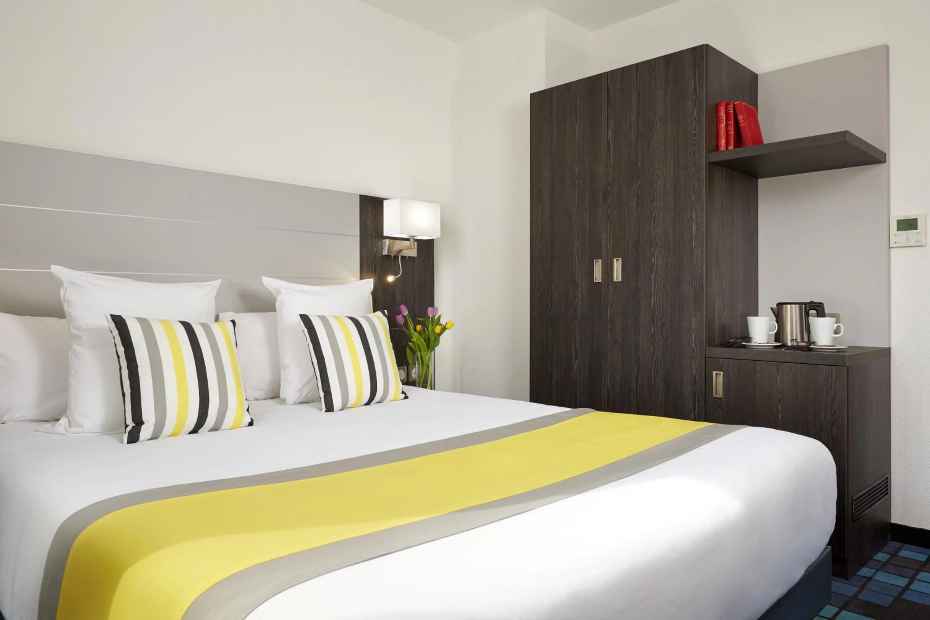 Bedroom, Bed in Hôtel Astrid