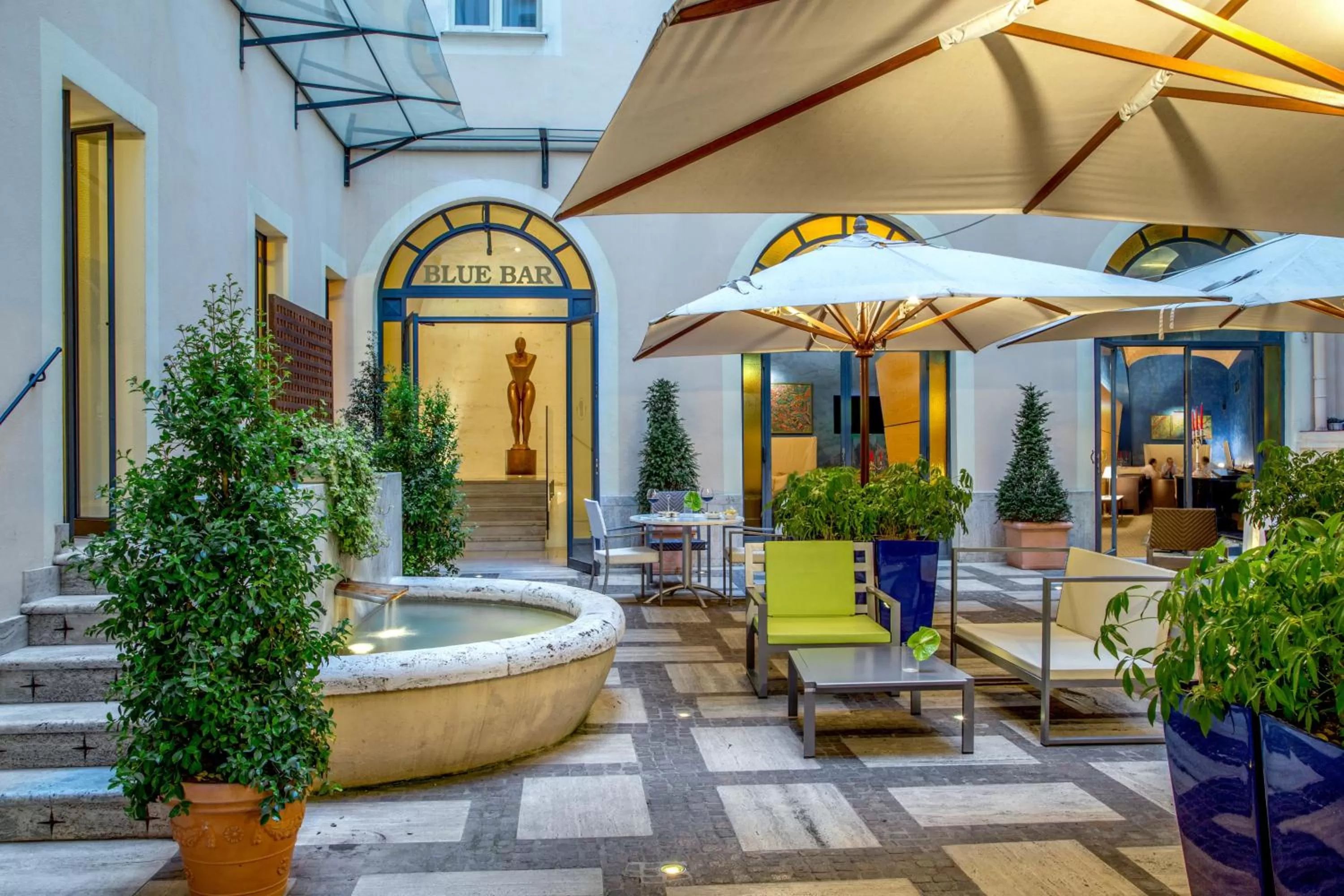 Inner courtyard view in UNA Hotels Empire Roma
