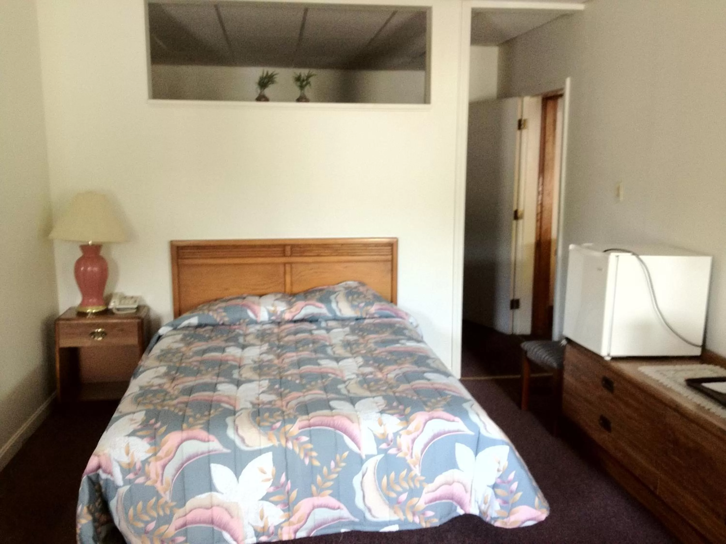 Photo of the whole room, Bed in Northern Peaks Motor Inn