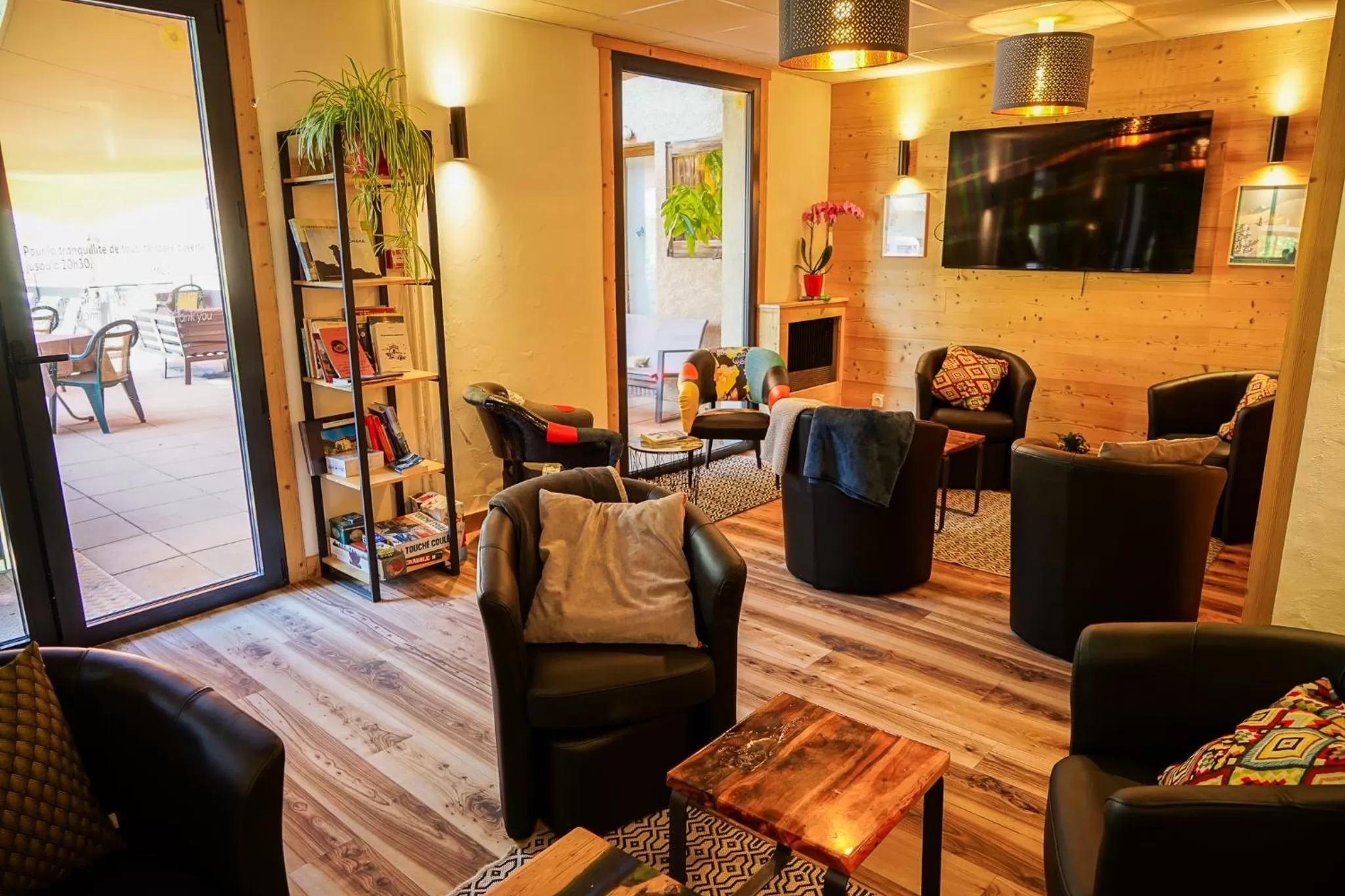 TV and multimedia in Hotel Le Faranchin