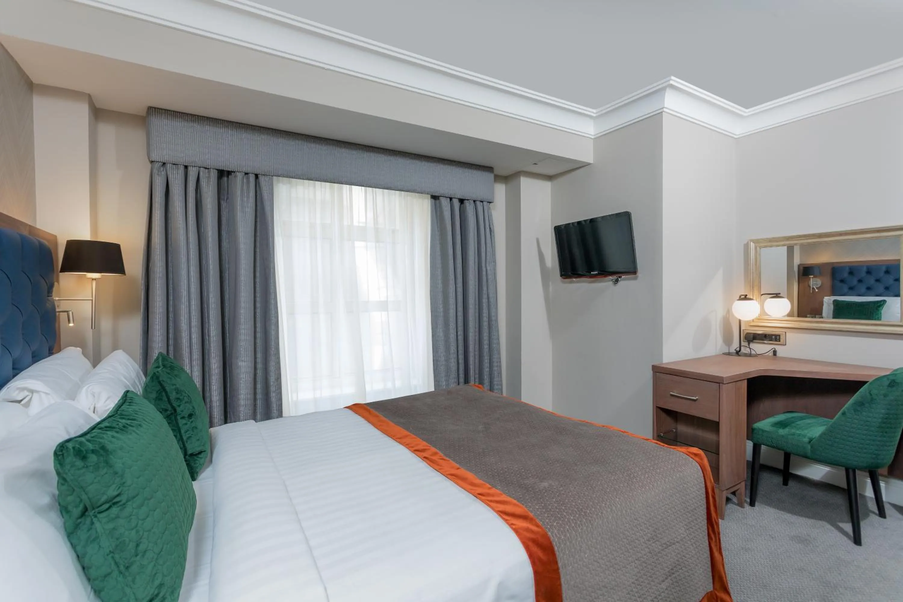 Photo of the whole room, Bed in The Fleet