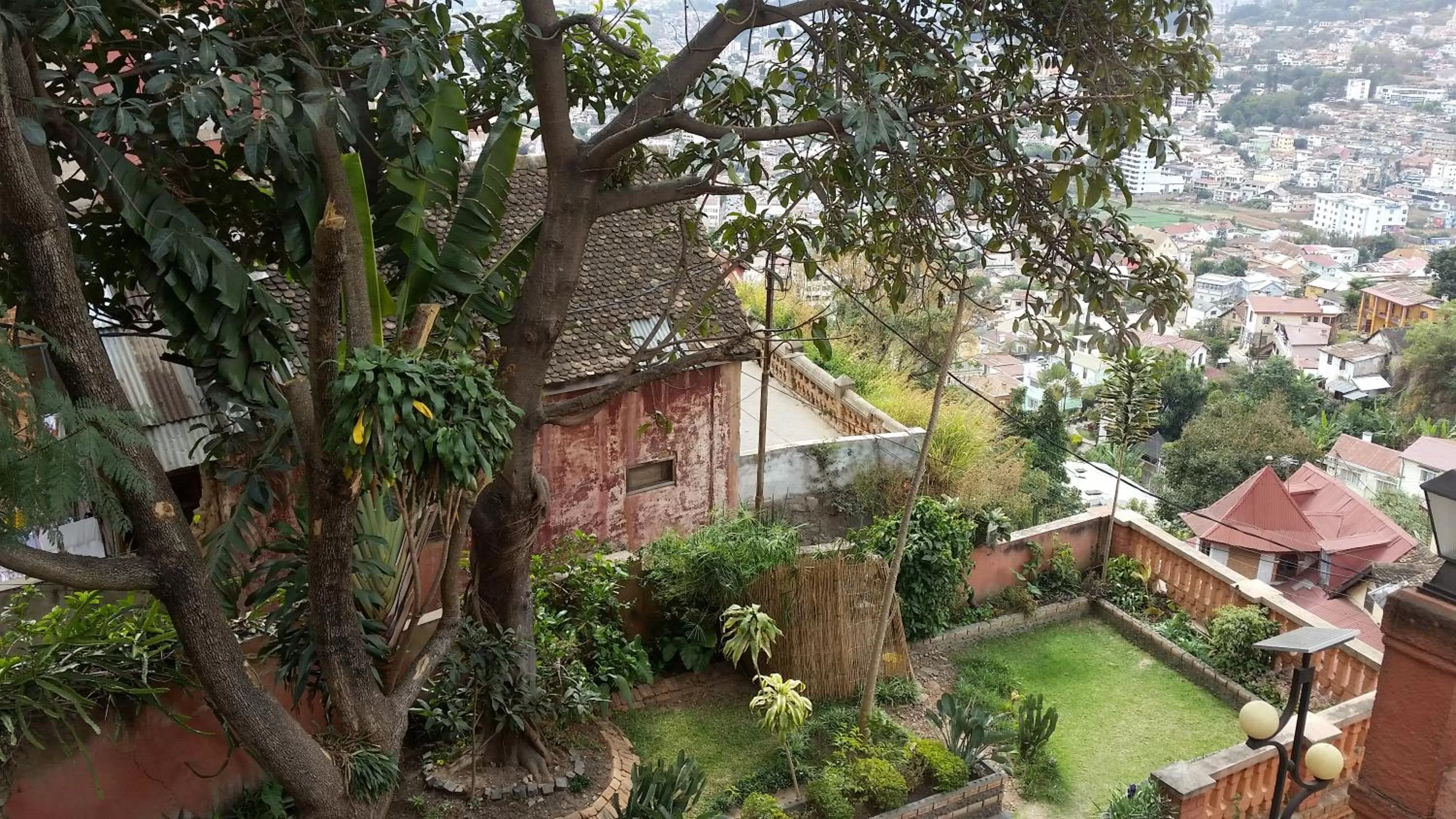 Garden in Relais De La Haute Ville Tana