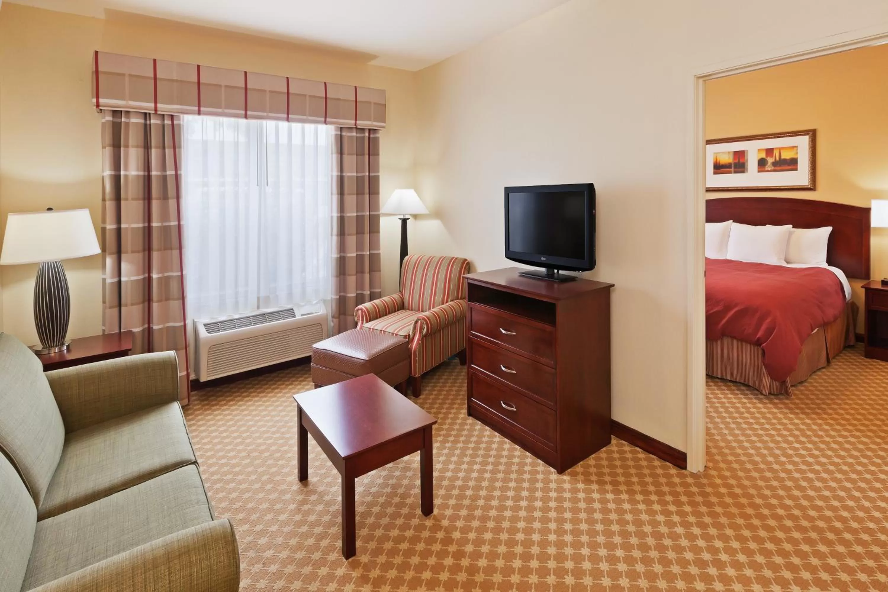 Living room, Bed in Country Inn & Suites by Radisson, Tulsa, OK