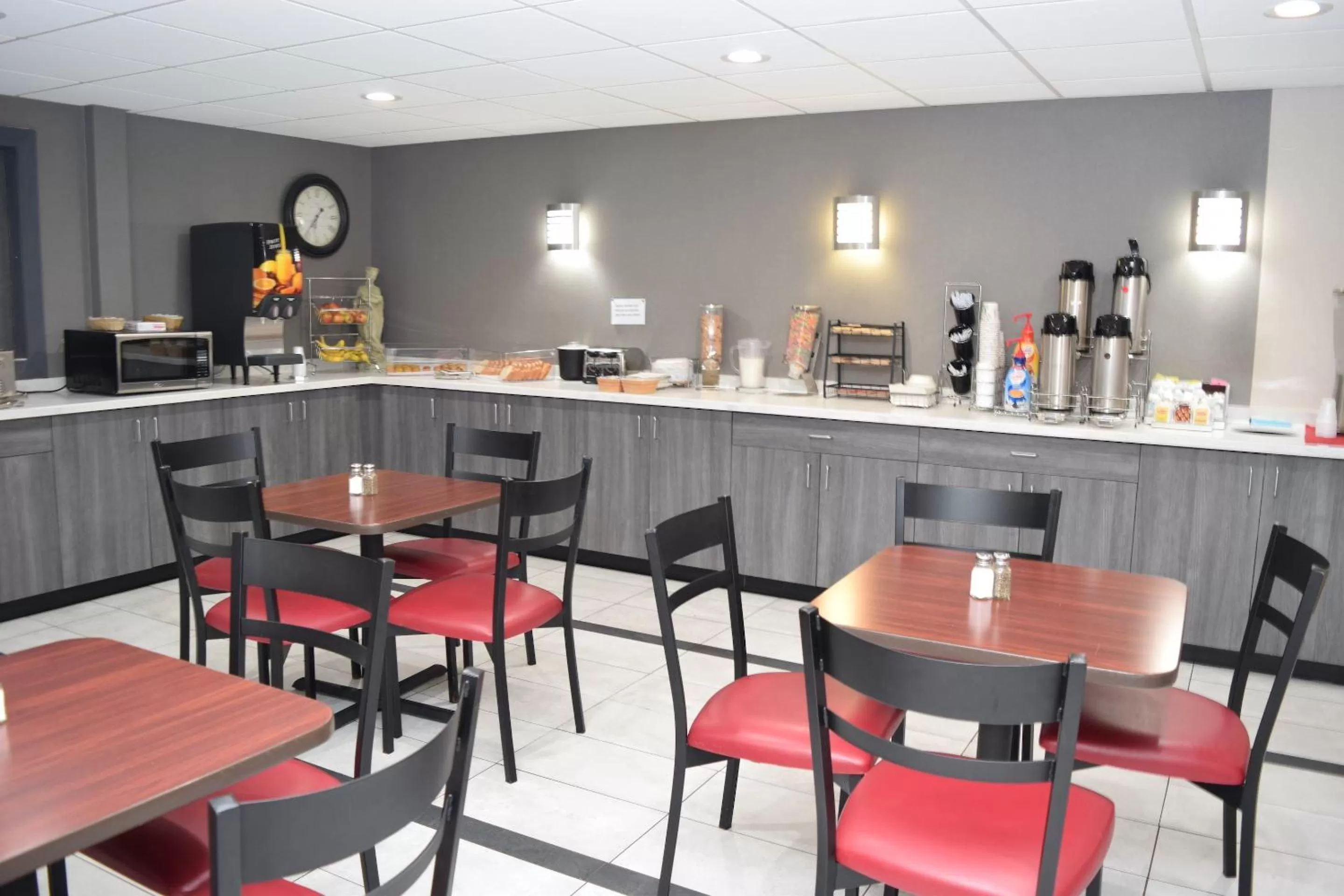 Breakfast in Red Roof Inn Batavia