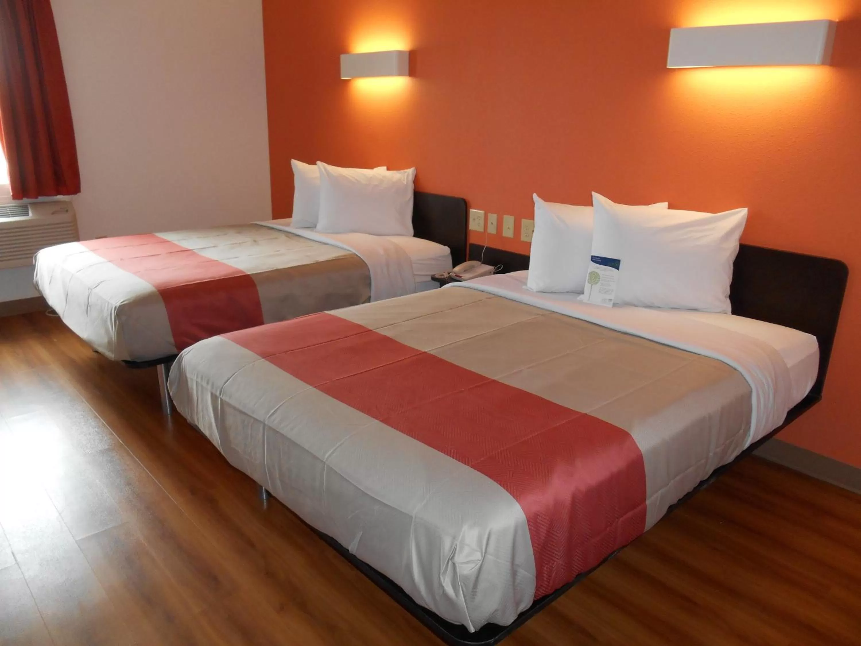 Bedroom, Bed in Motel 6-Jourdanton, TX