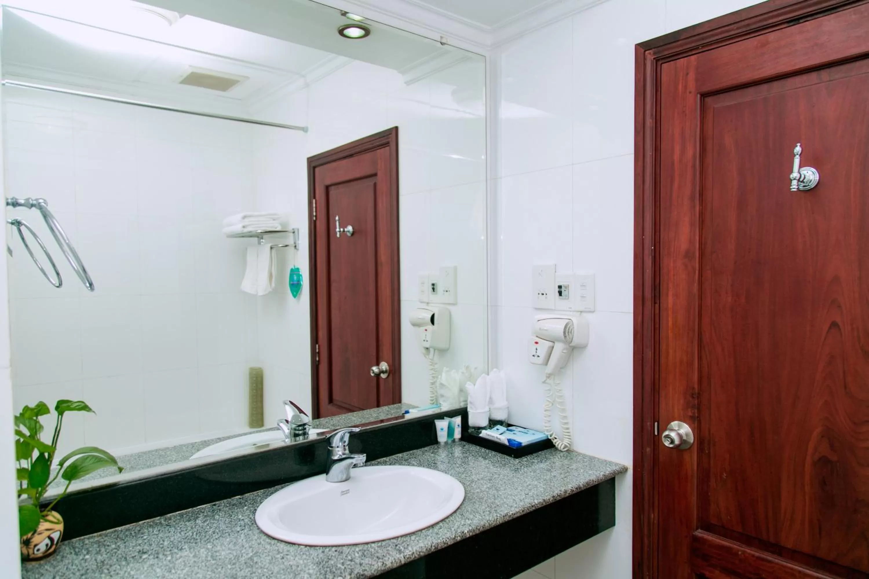 Shower in Seagull Hotel