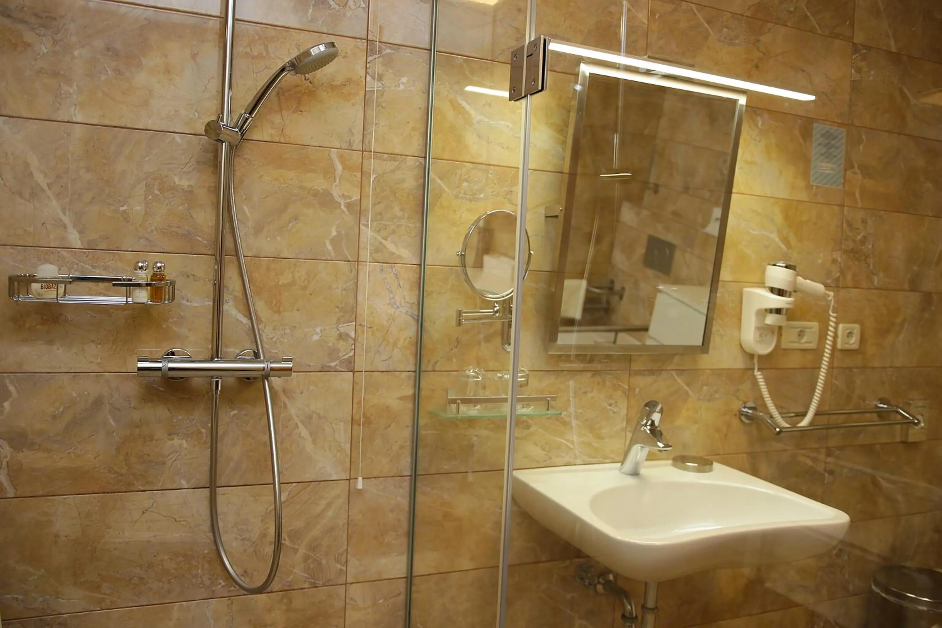 Shower in Hotel Villa Radin
