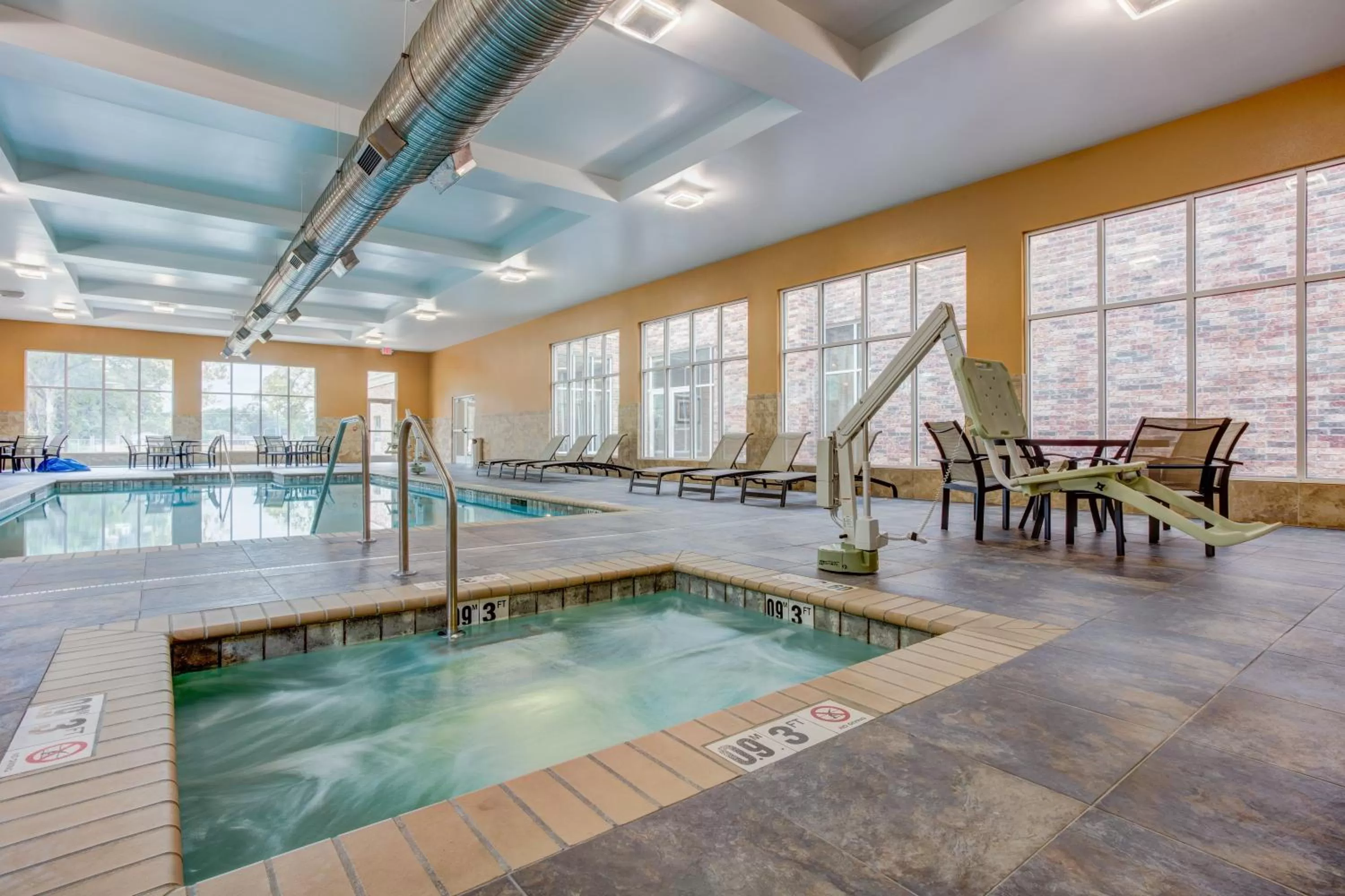 Swimming pool in Holiday Inn Lafayette North by IHG