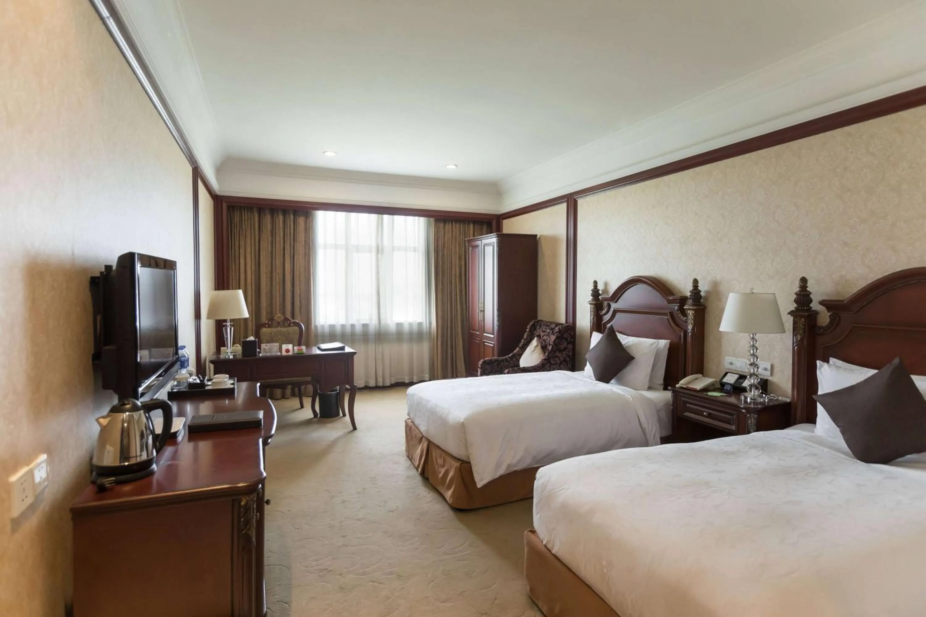 Photo of the whole room, Bed in Wyndham Shanghai Hongqiao-Near NECC