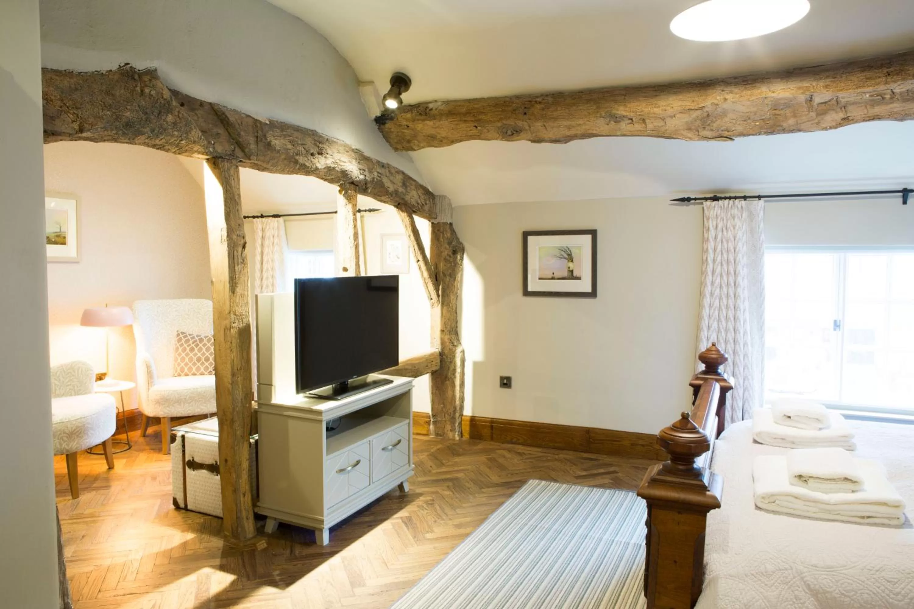 TV and multimedia, Bed in The Legh Arms Prestbury
