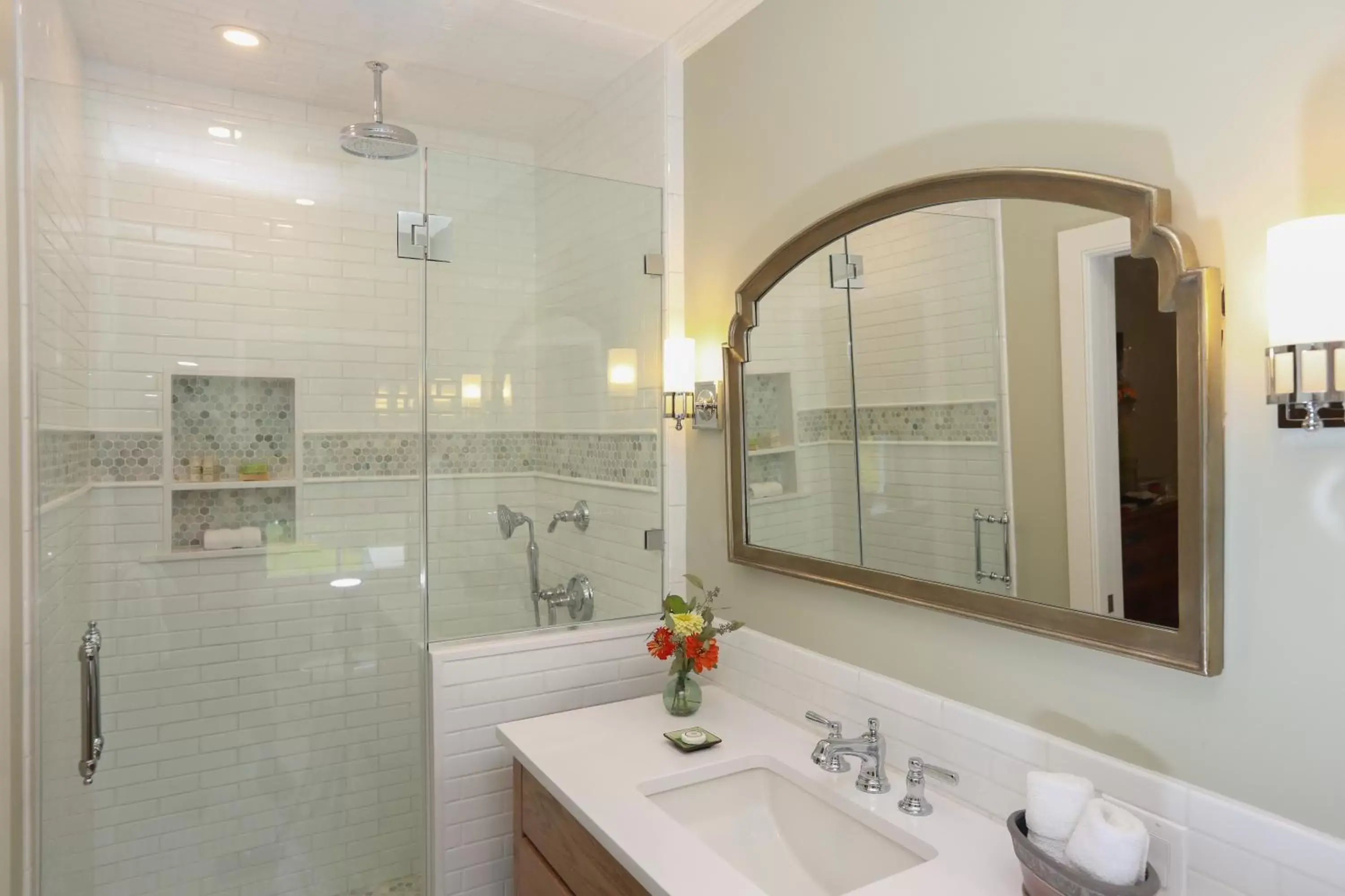 Standard Queen Room in Woolverton Inn Standard Queen Room in Woolverton Inn