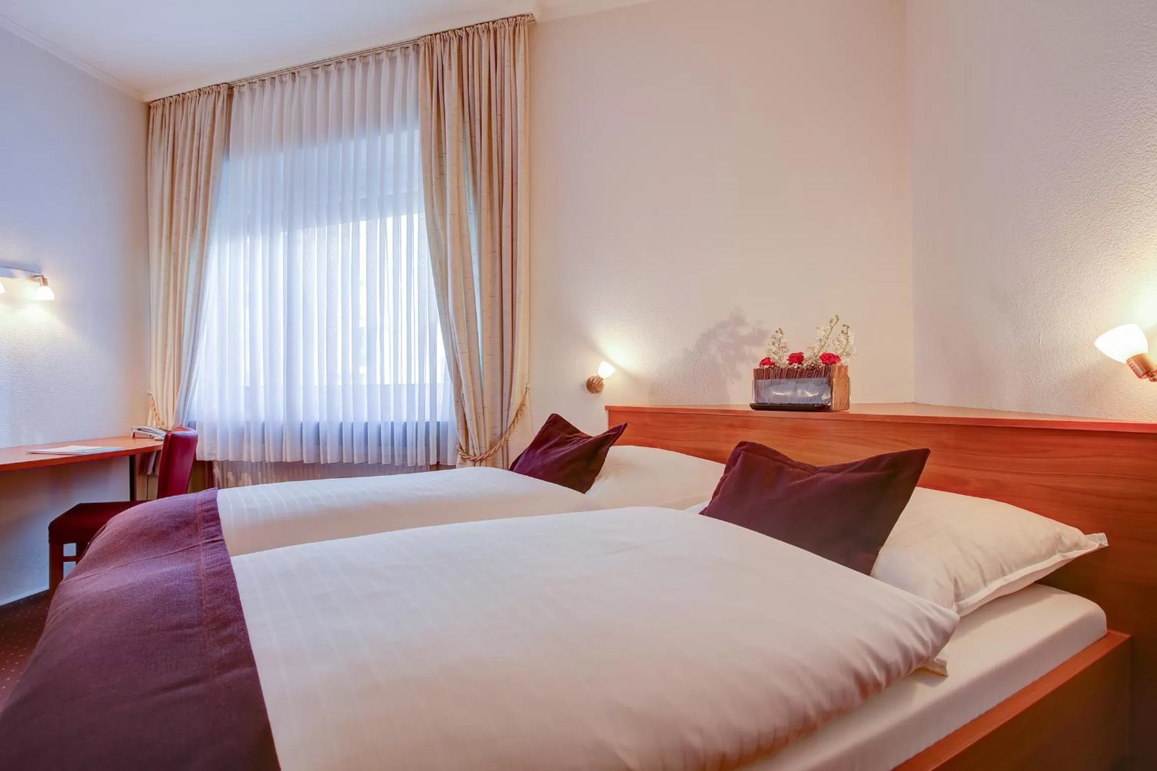 Photo of the whole room, Bed in Hotel Consul