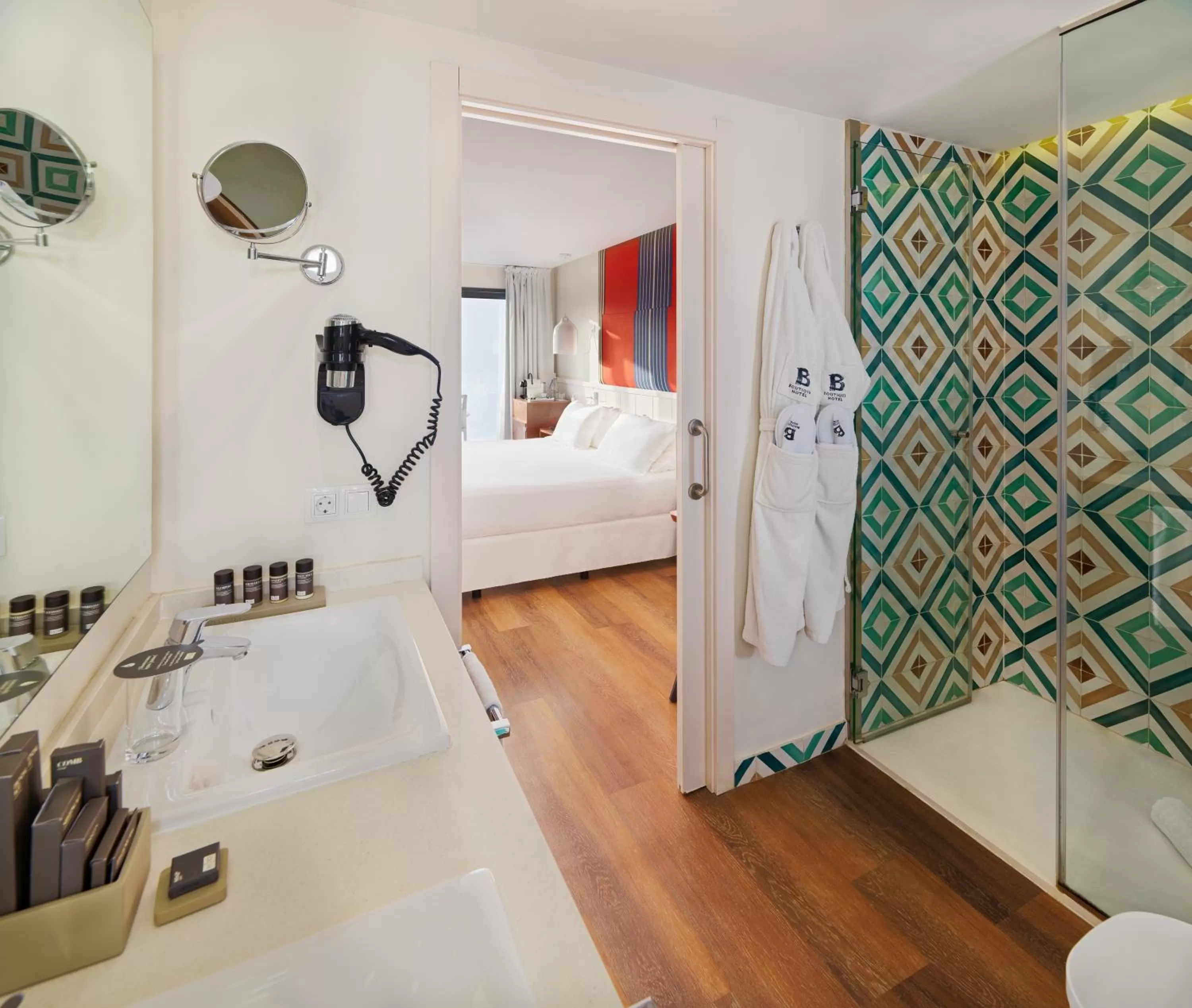 Bathroom, Bed in H10 Ocean Dreams Hotel Boutique - Adults Only
