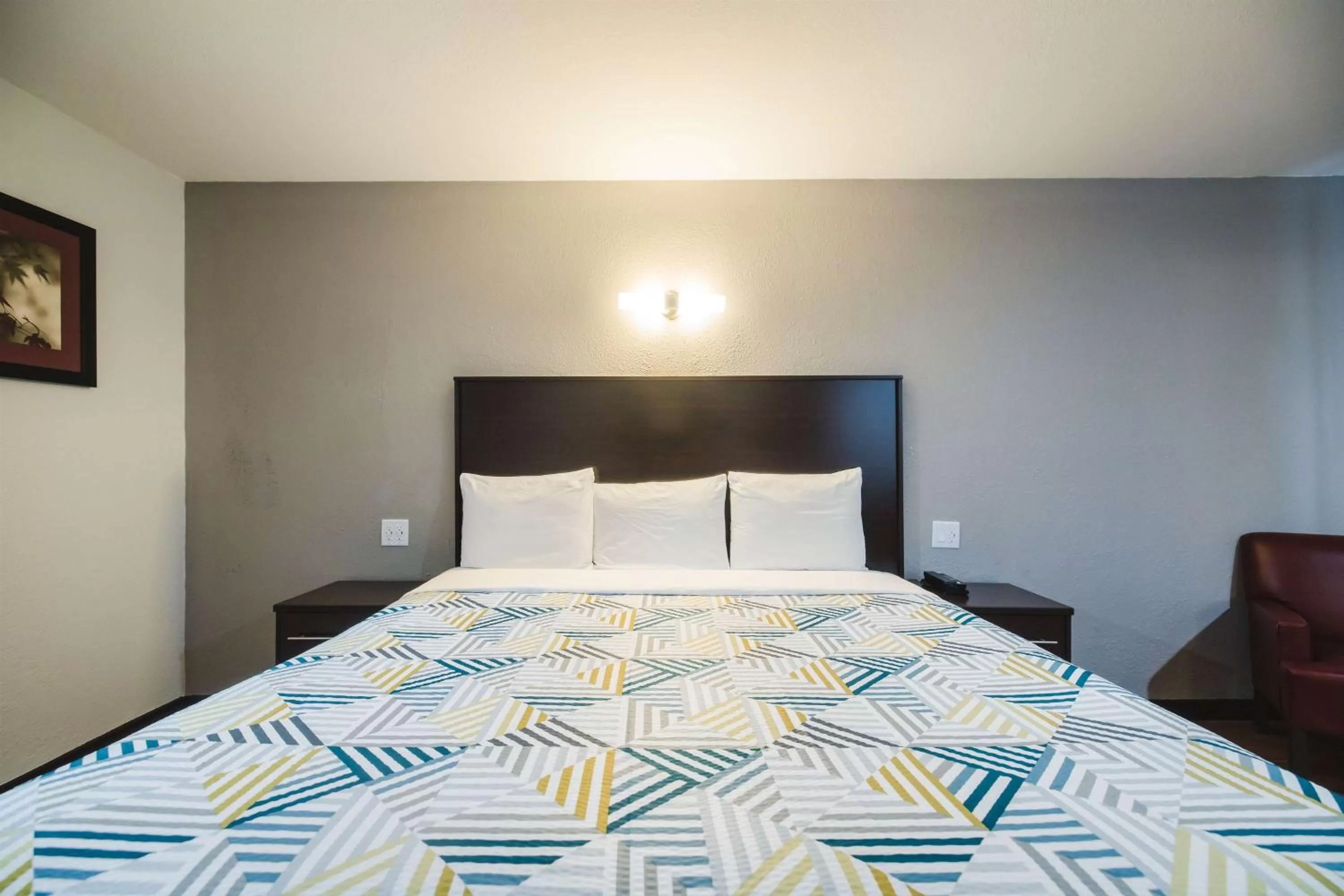 Bed in Studio 6 Channelview TX Baytown West