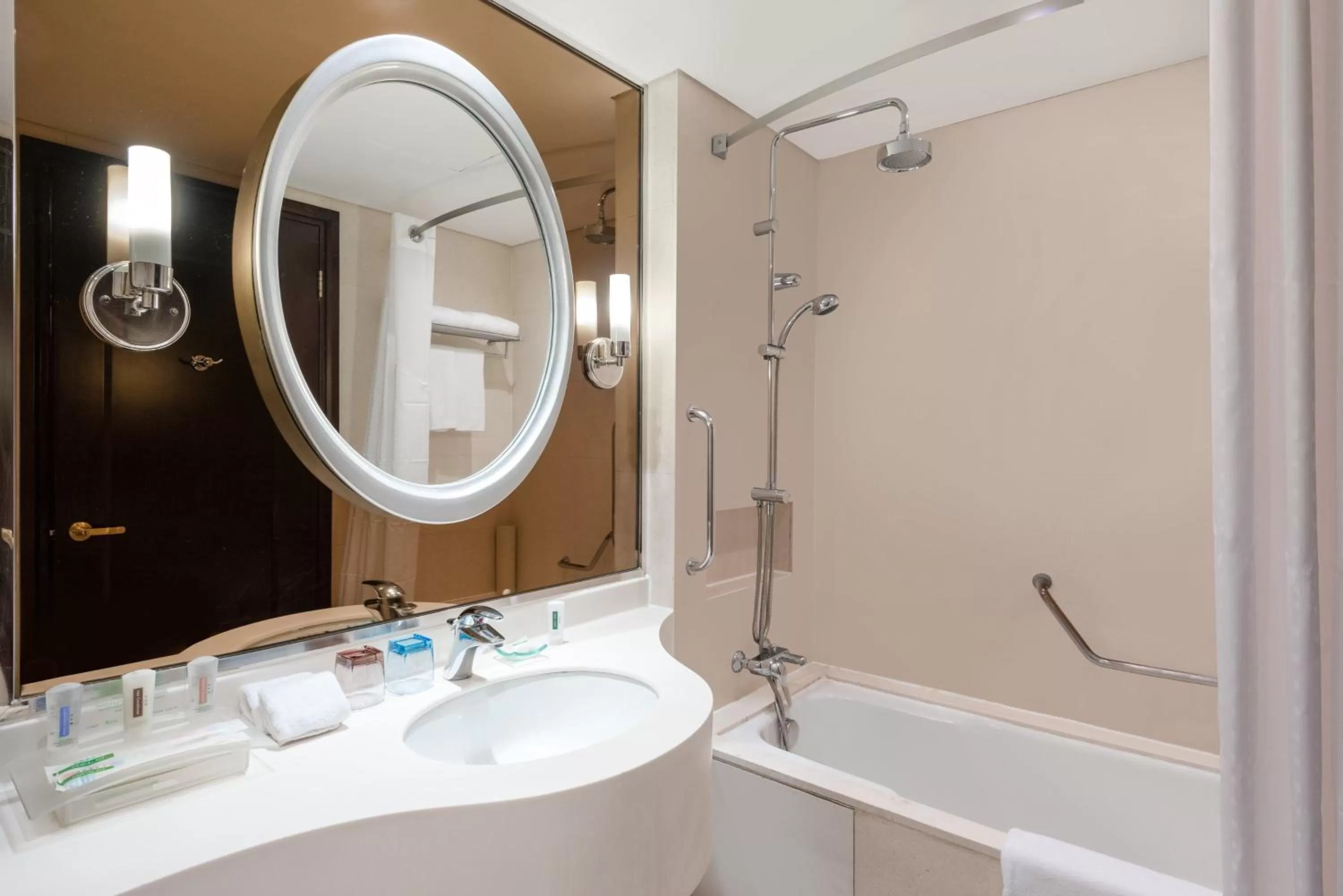 2 Twin Standard Bath Shower Combination in Holiday Inn Shanghai Pudong Nanpu, an IHG Hotel