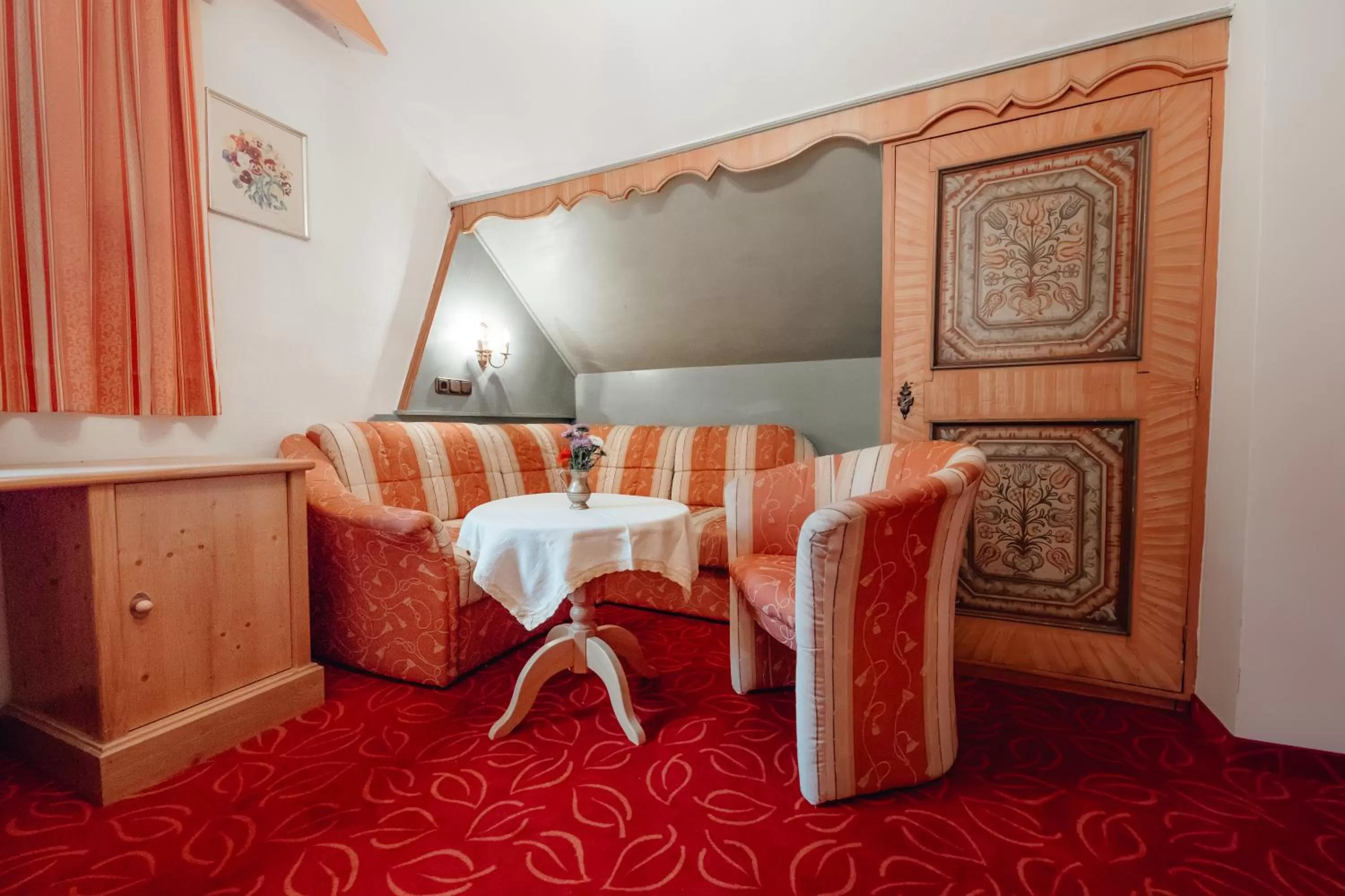 Living room, Bed in Zimmer & Ferienwohnungen Dandler