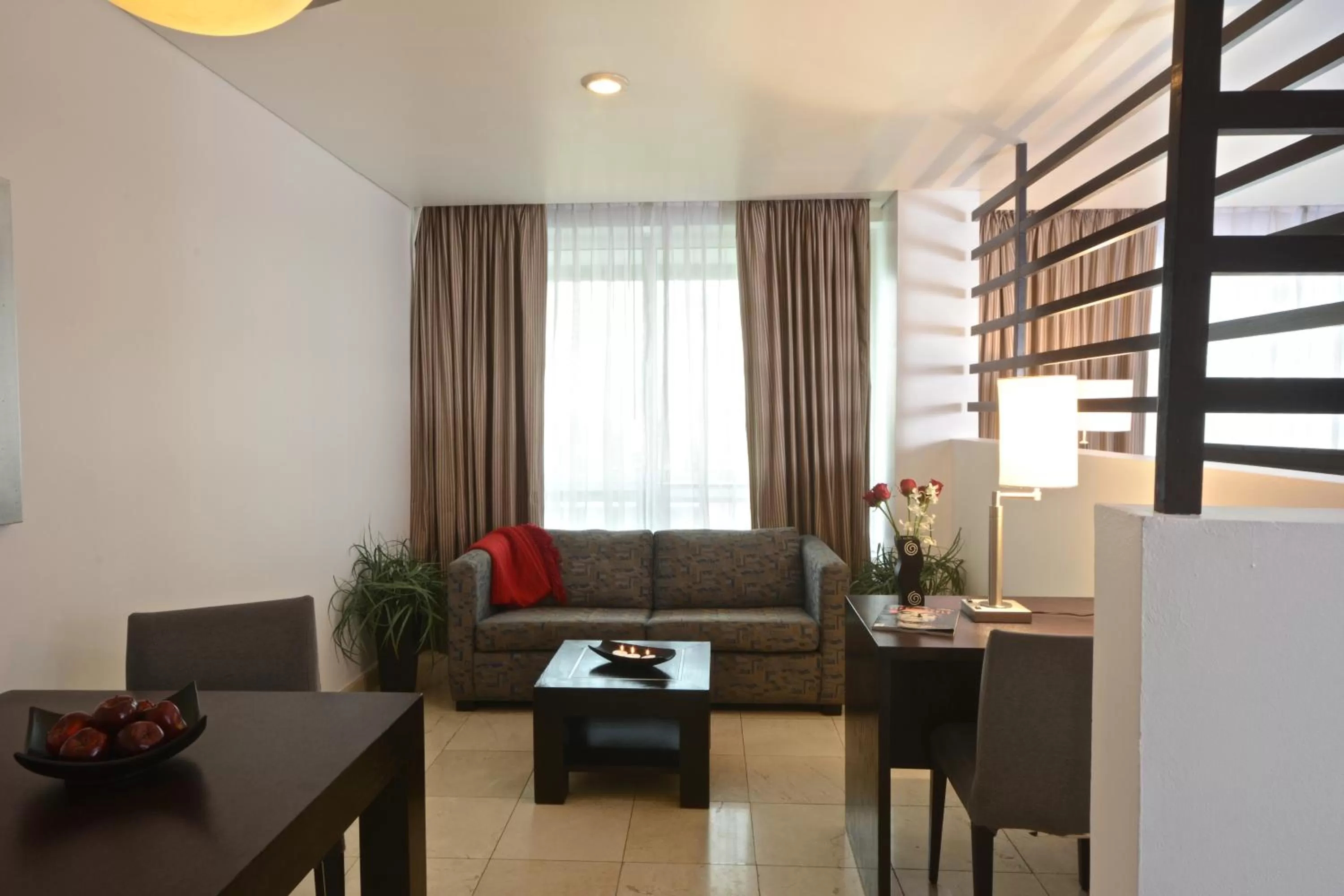 Day in Hotel & Suites PF