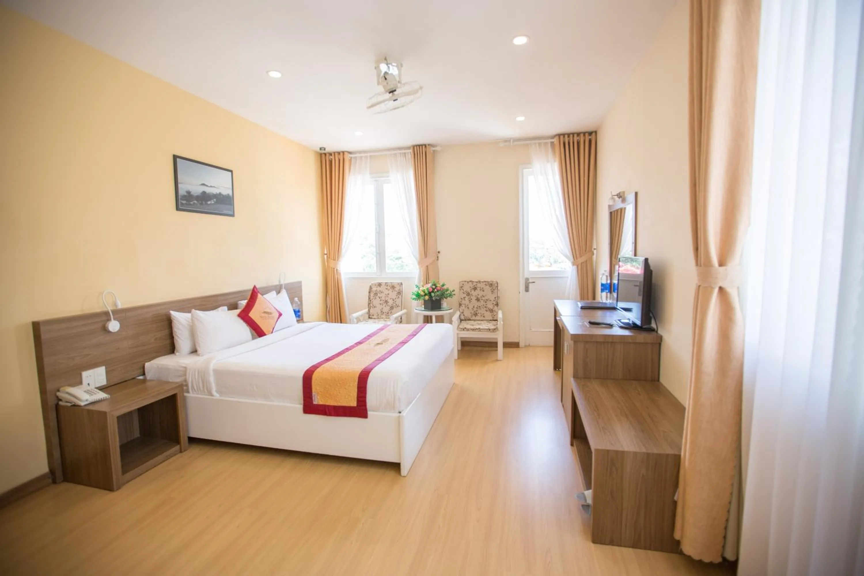 Photo of the whole room, Bed in Nice Dream Hotel