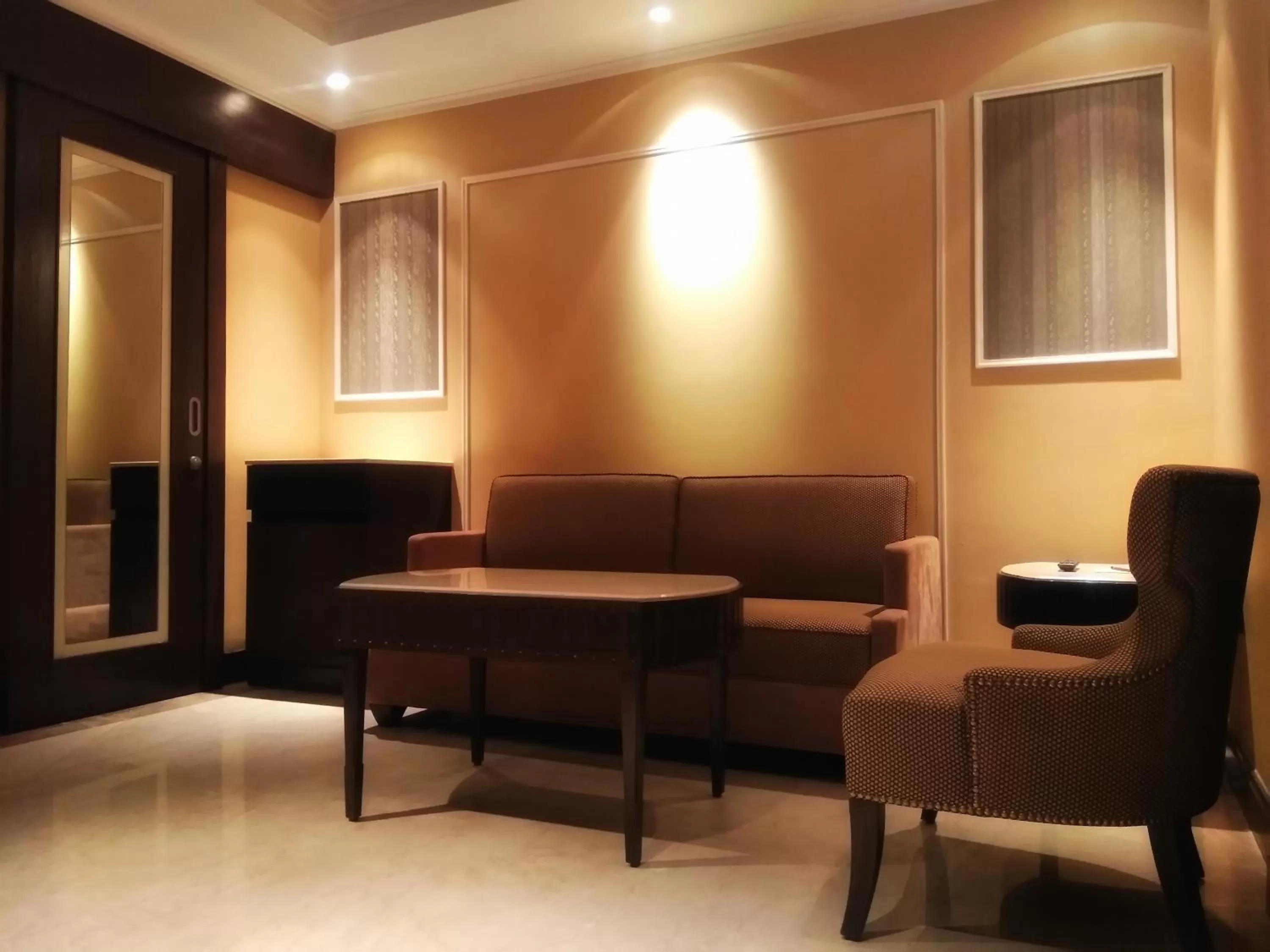 Seating area in Ramada Plaza Chennai