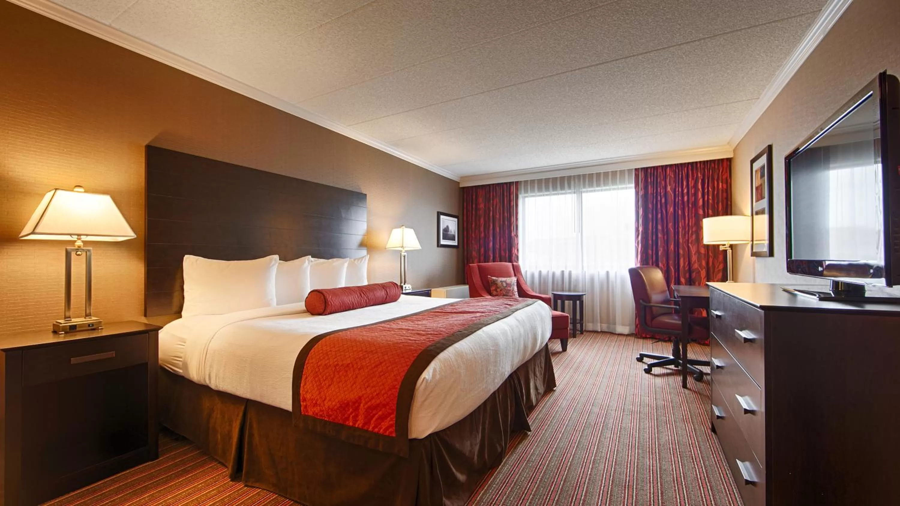 Bed in Best Western Premier Nicollet Inn