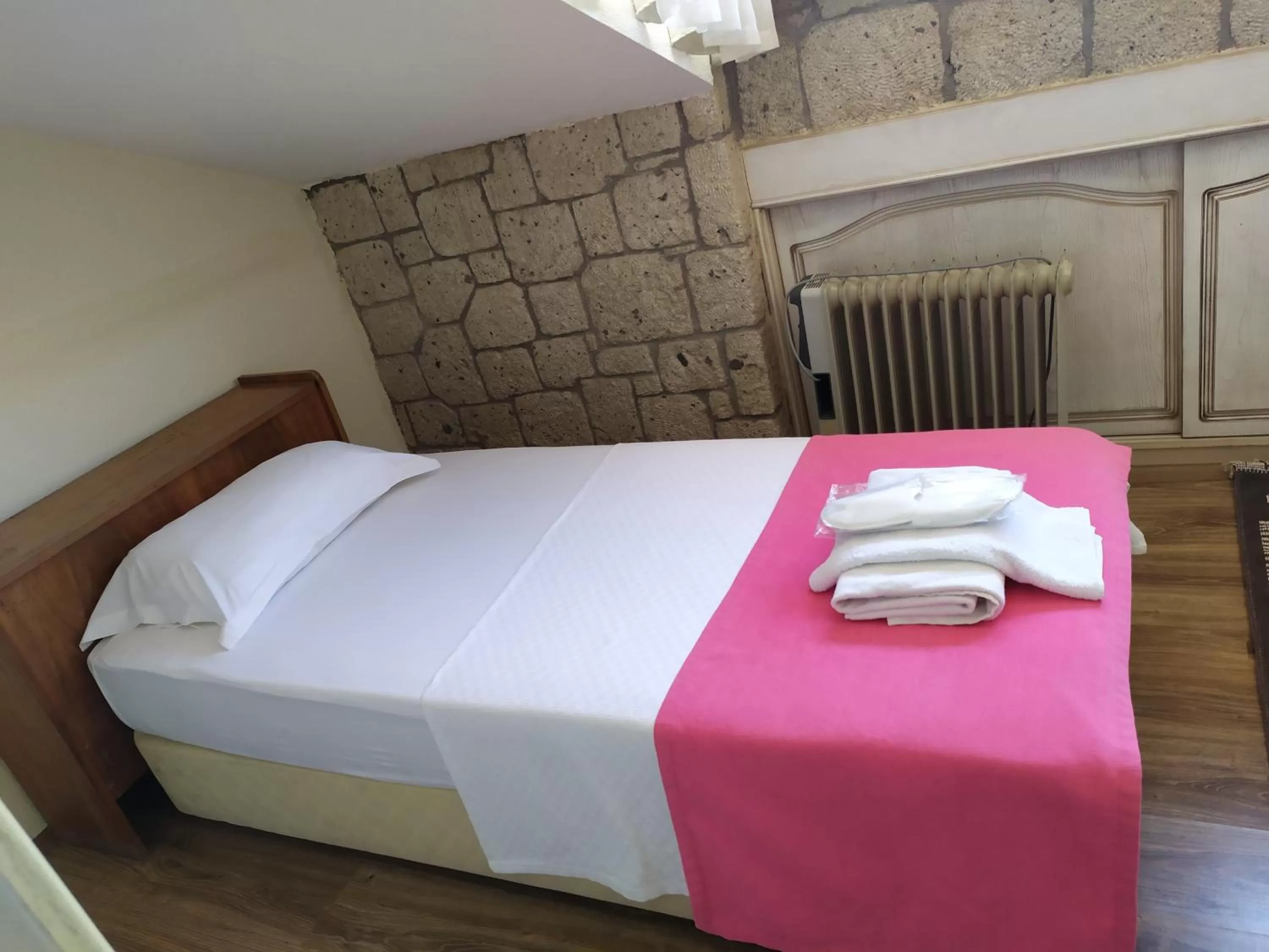 Bed in Dolina Hotel