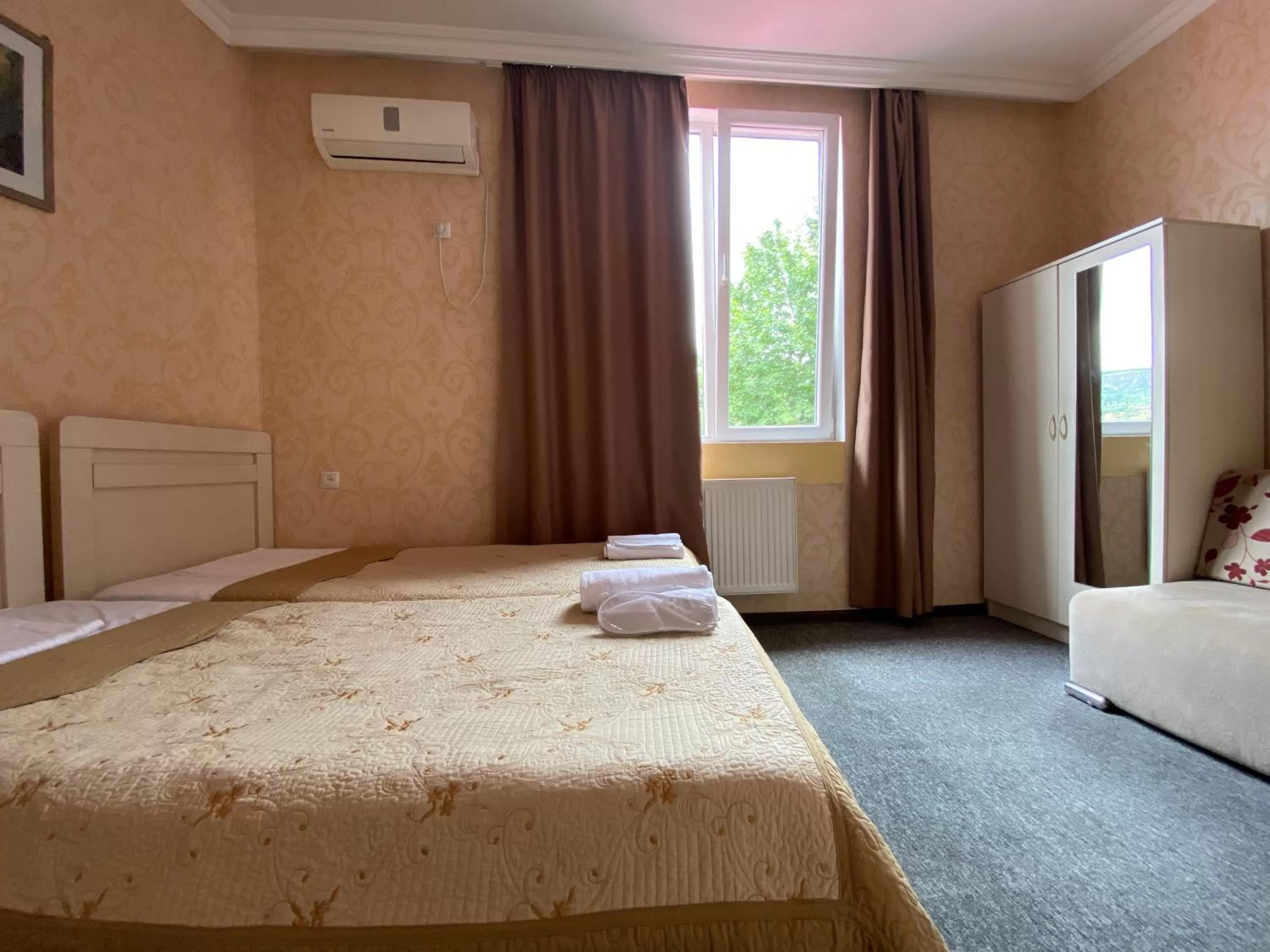 Bed in Hotel Shalimar