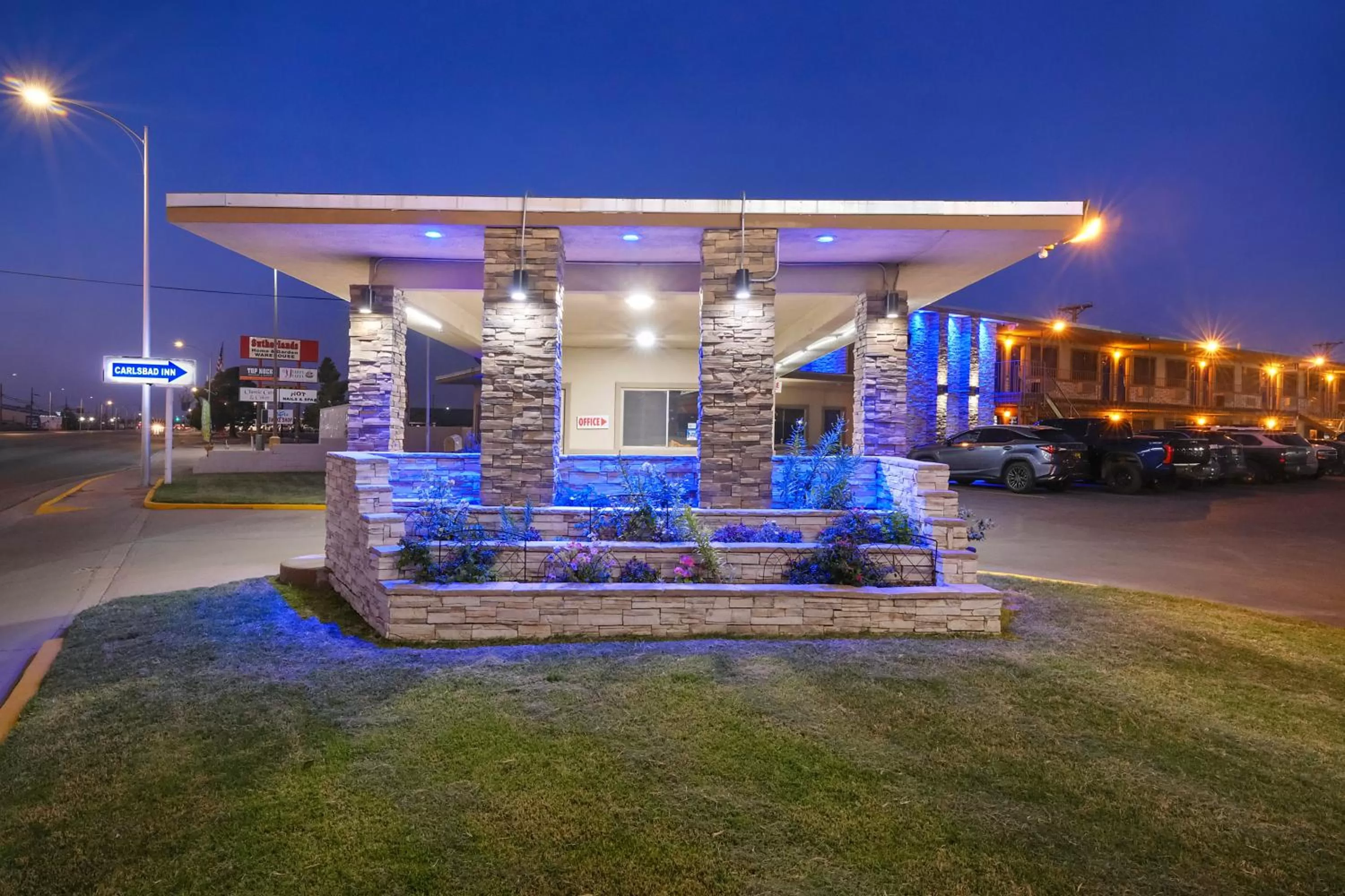 Facade/entrance in Carlsbad Inn , New Mexico