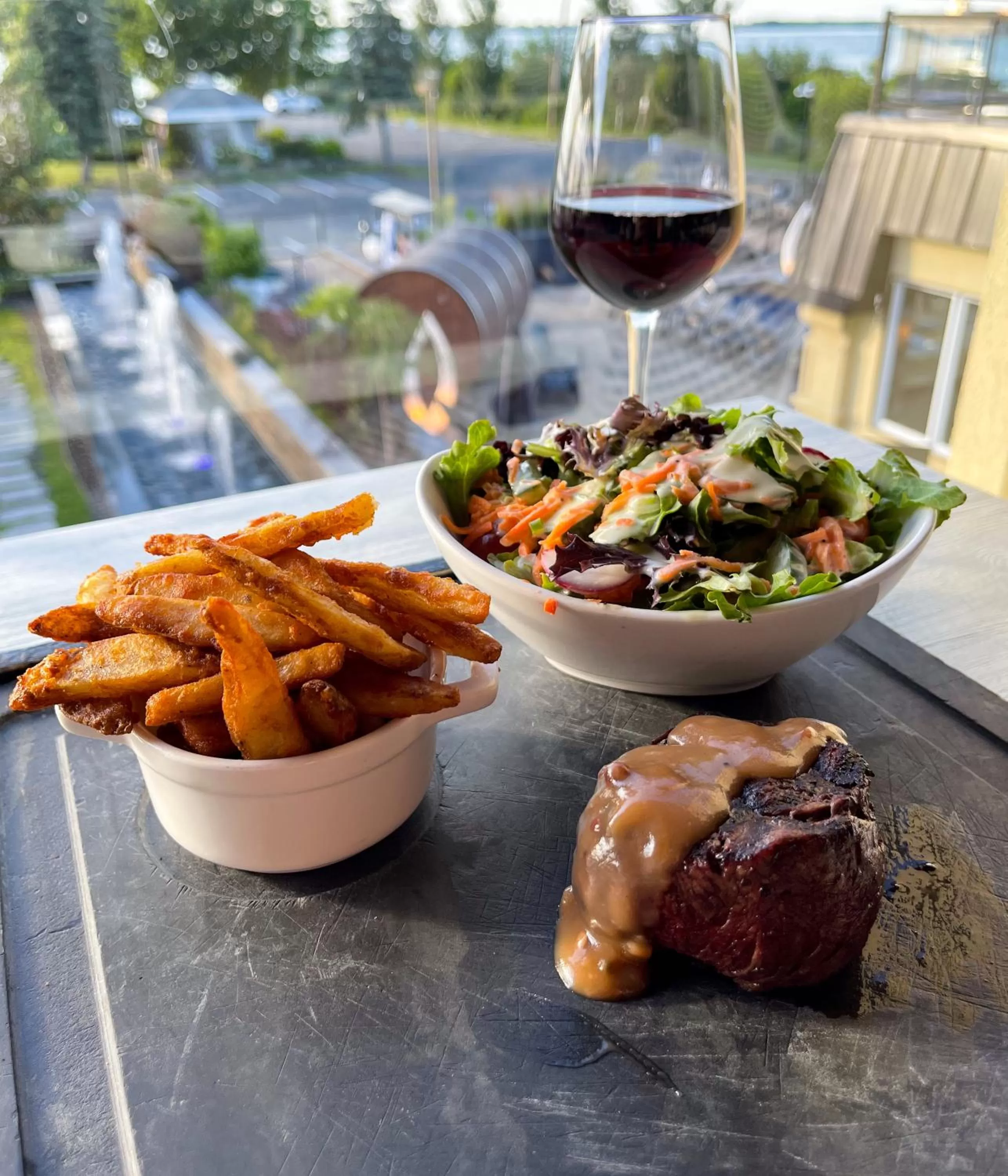 Restaurant/places to eat in Hotel de la Rive