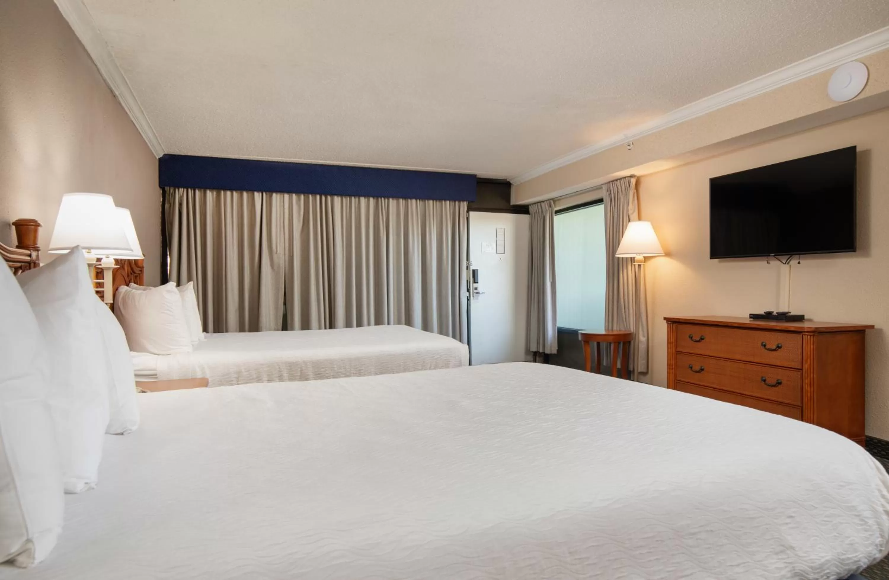 Bedroom, Bed in Grande Shores