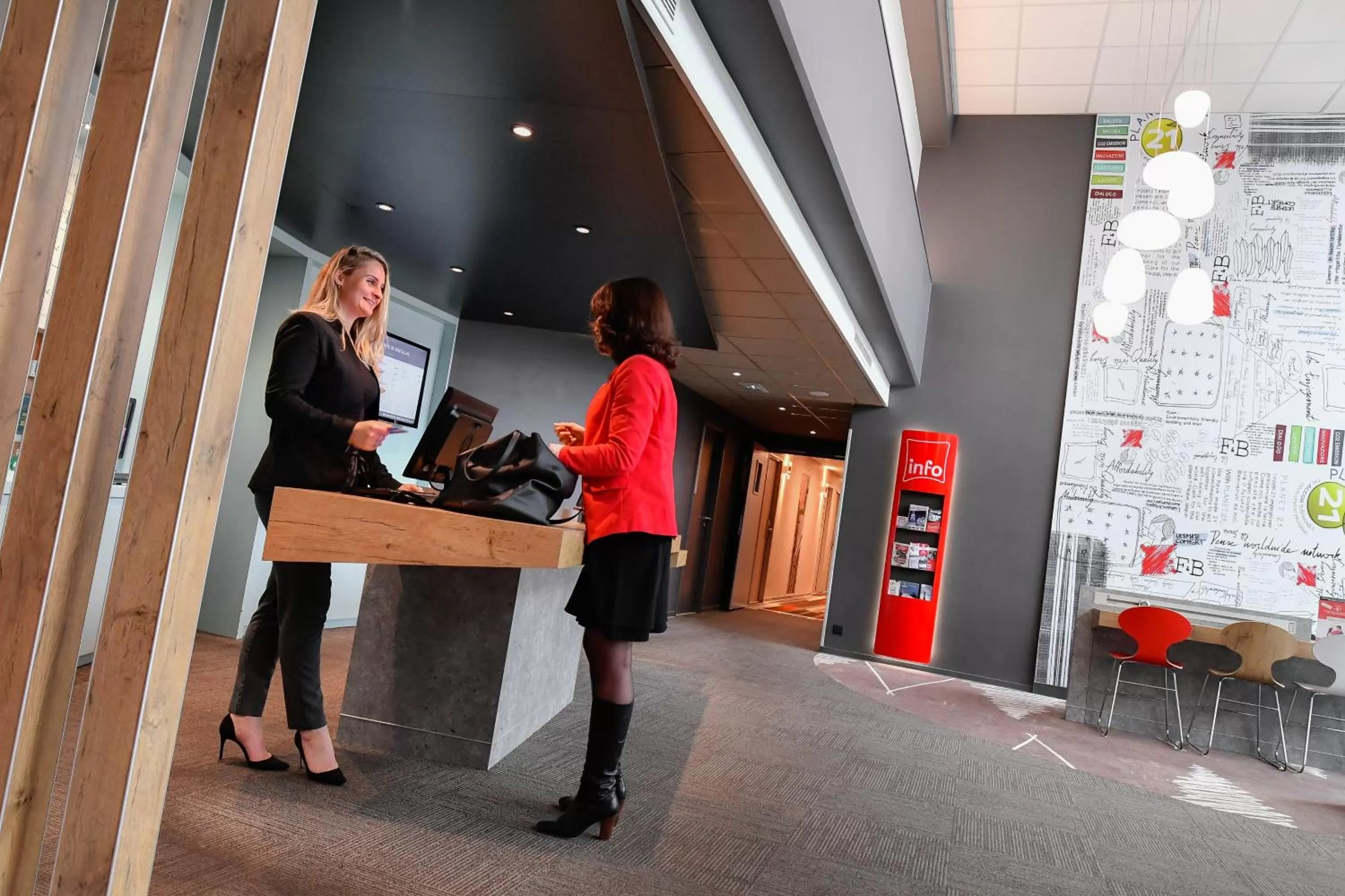 Lobby or reception in ibis Caen Porte De Bretagne